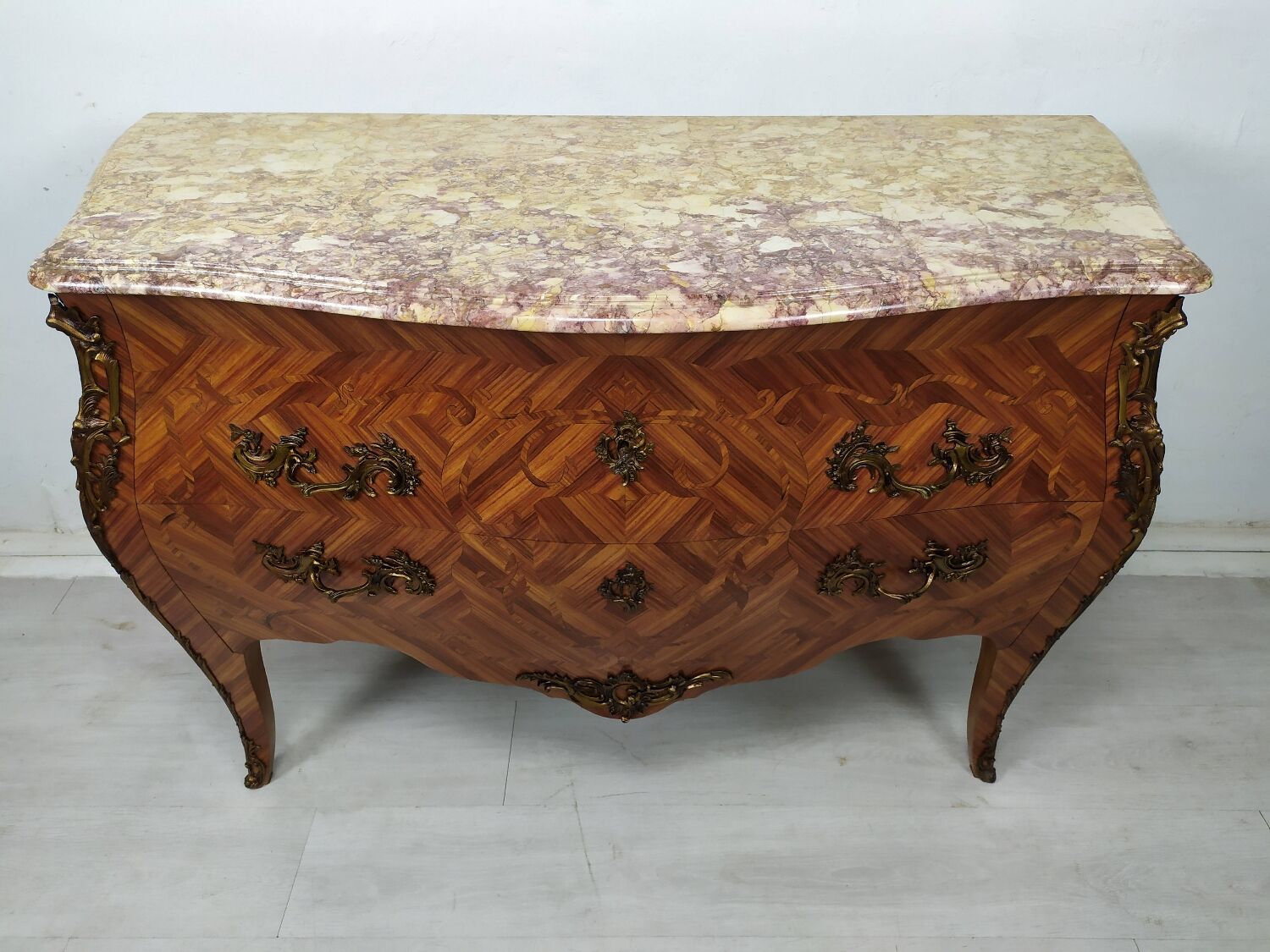 Commode Louis XV galbé