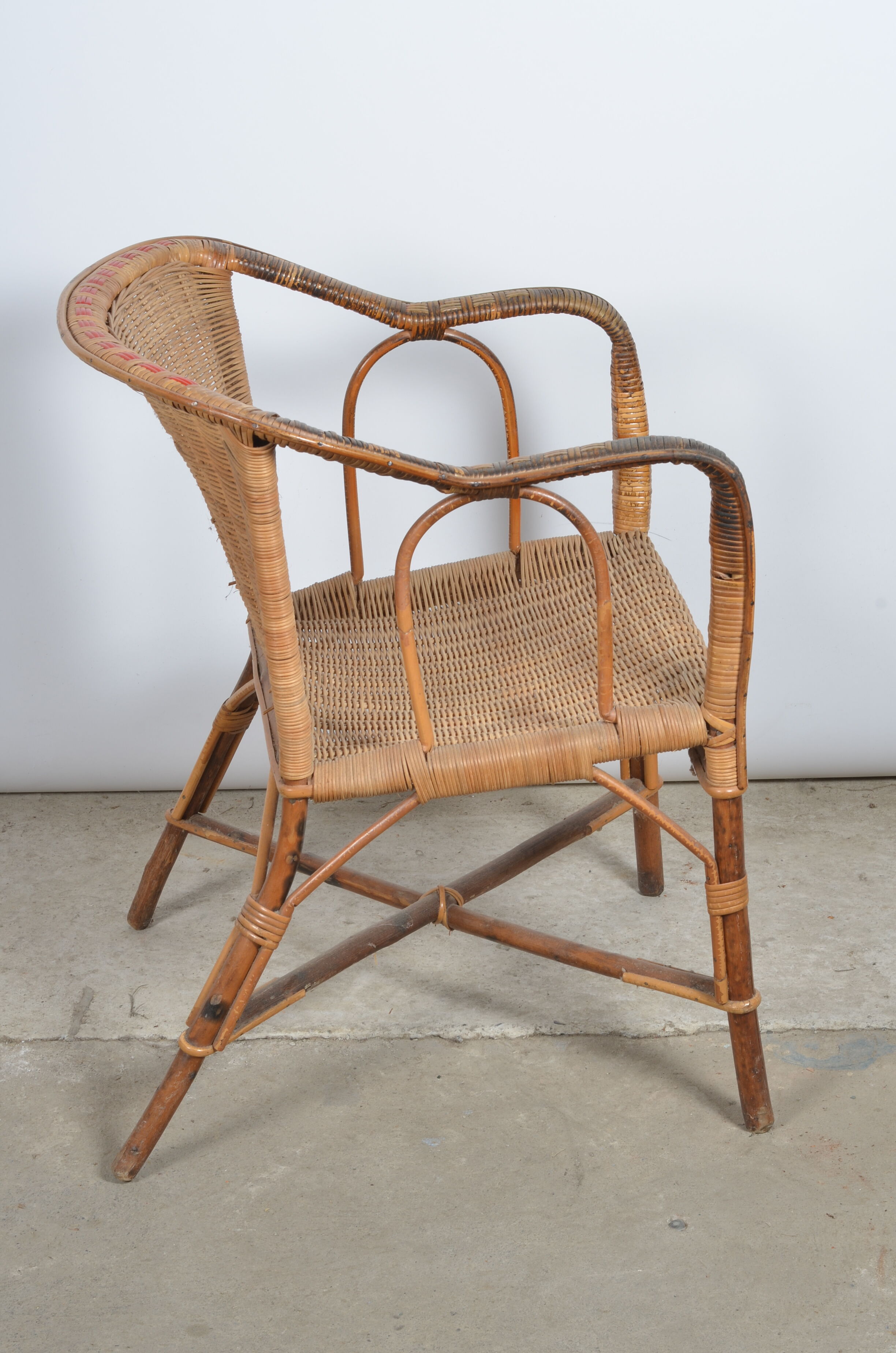 Rattan armchair and scoubidou décor