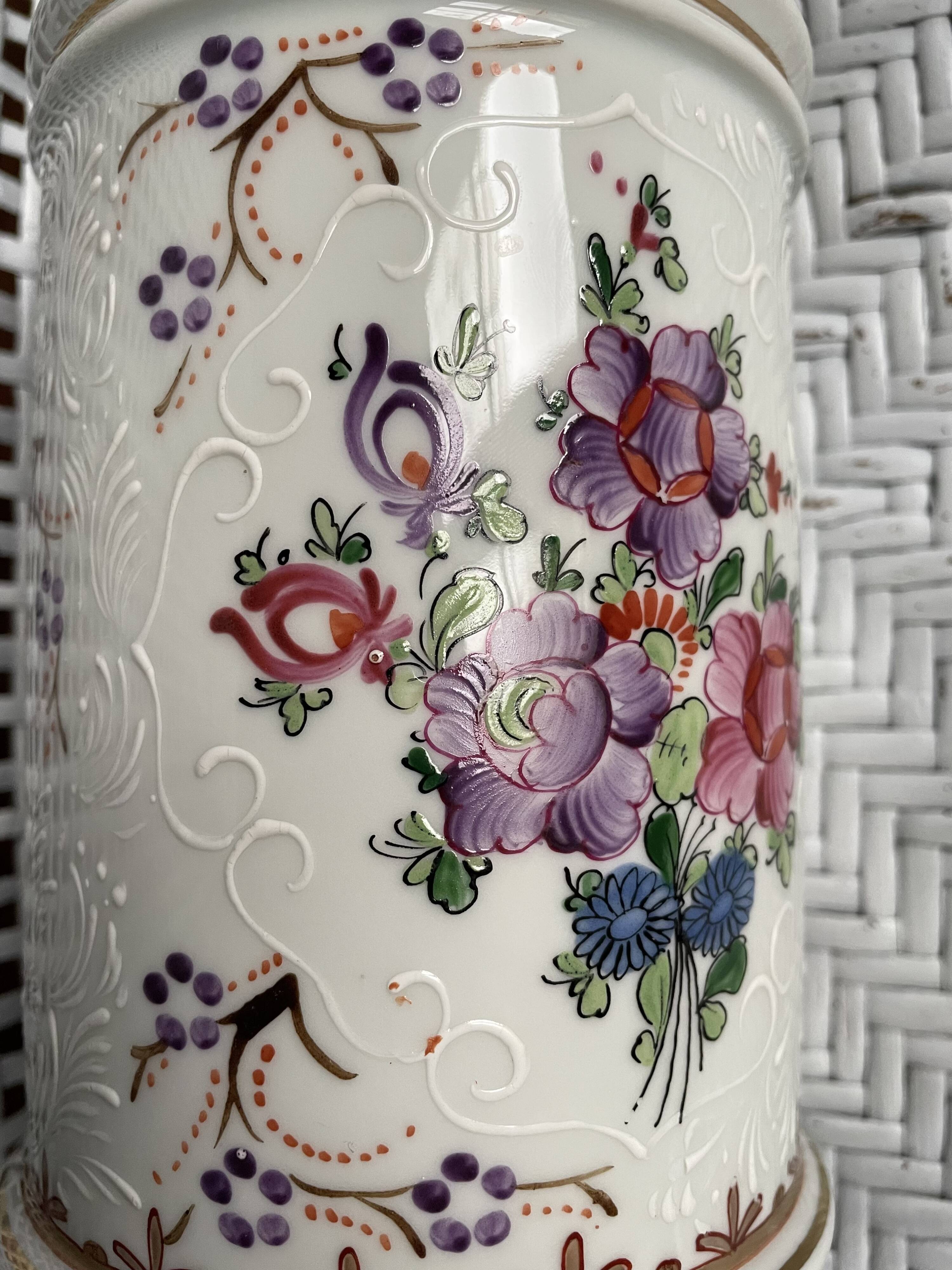 Twentieth century Paris porcelain pharmacy pot