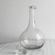 Carafe en verre soufflé torsadé avec bouchon