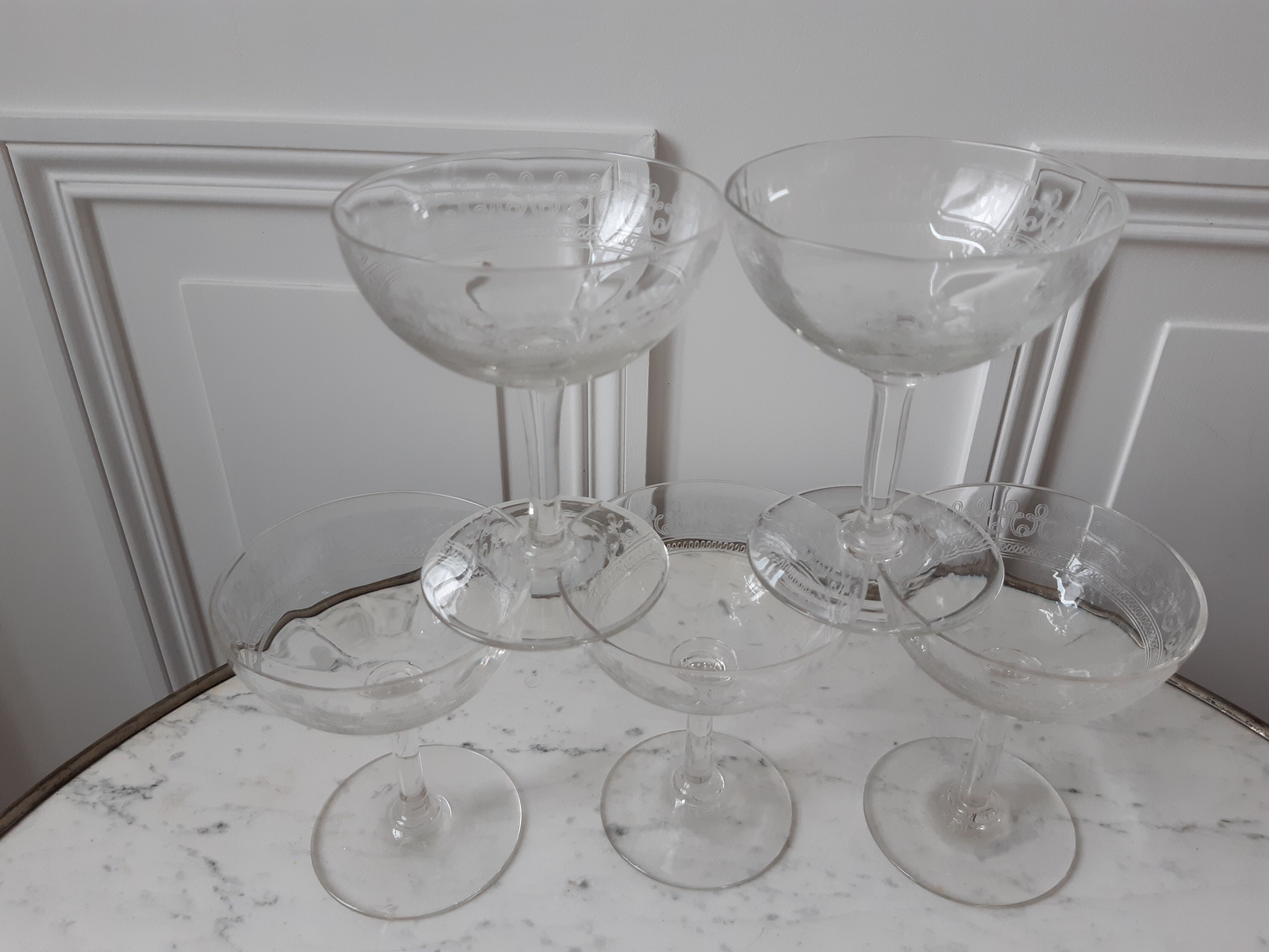 Lot of 5 champagne glasses engraved in 1920s crystal
