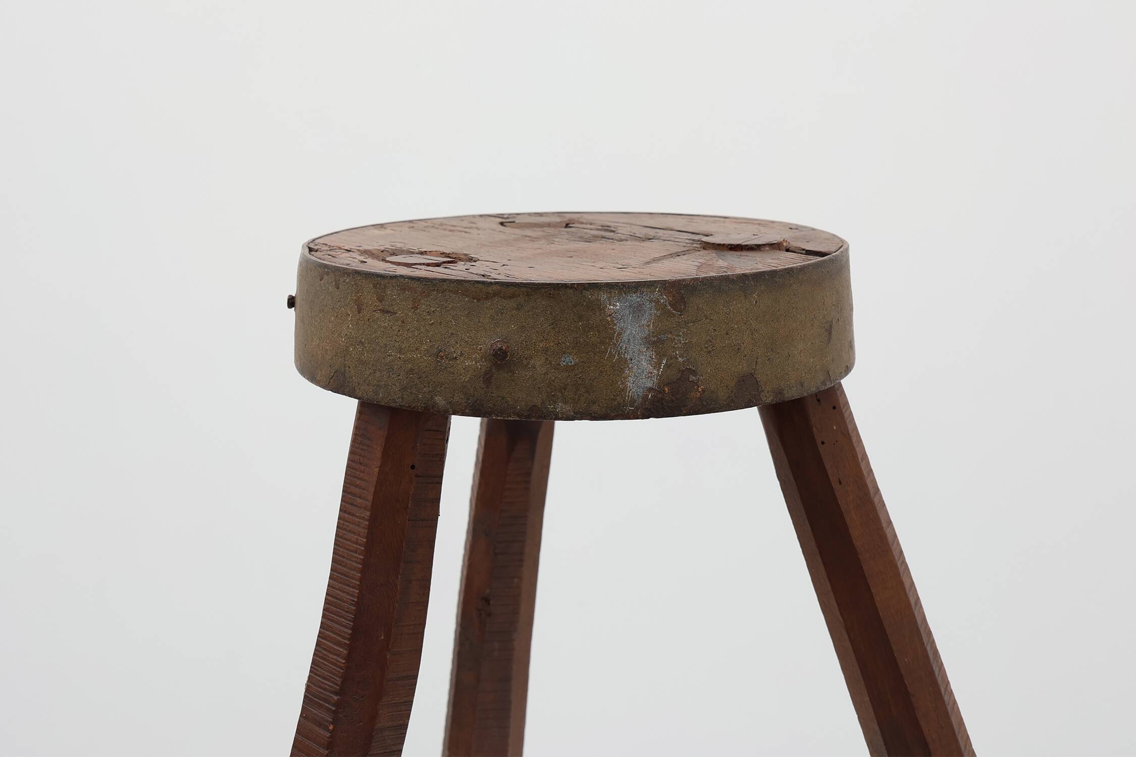 Brutalist French solid oak tripod stool with metal rim, 1850s