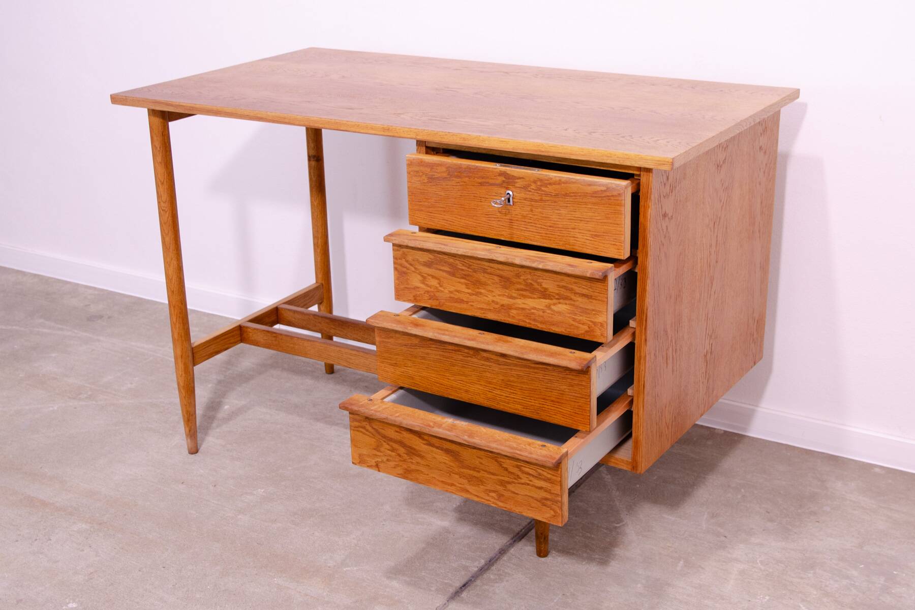 Bureau pour dames du milieu du siècle entièrement restauré, ULUV, années 1960, Tchécoslovaquie