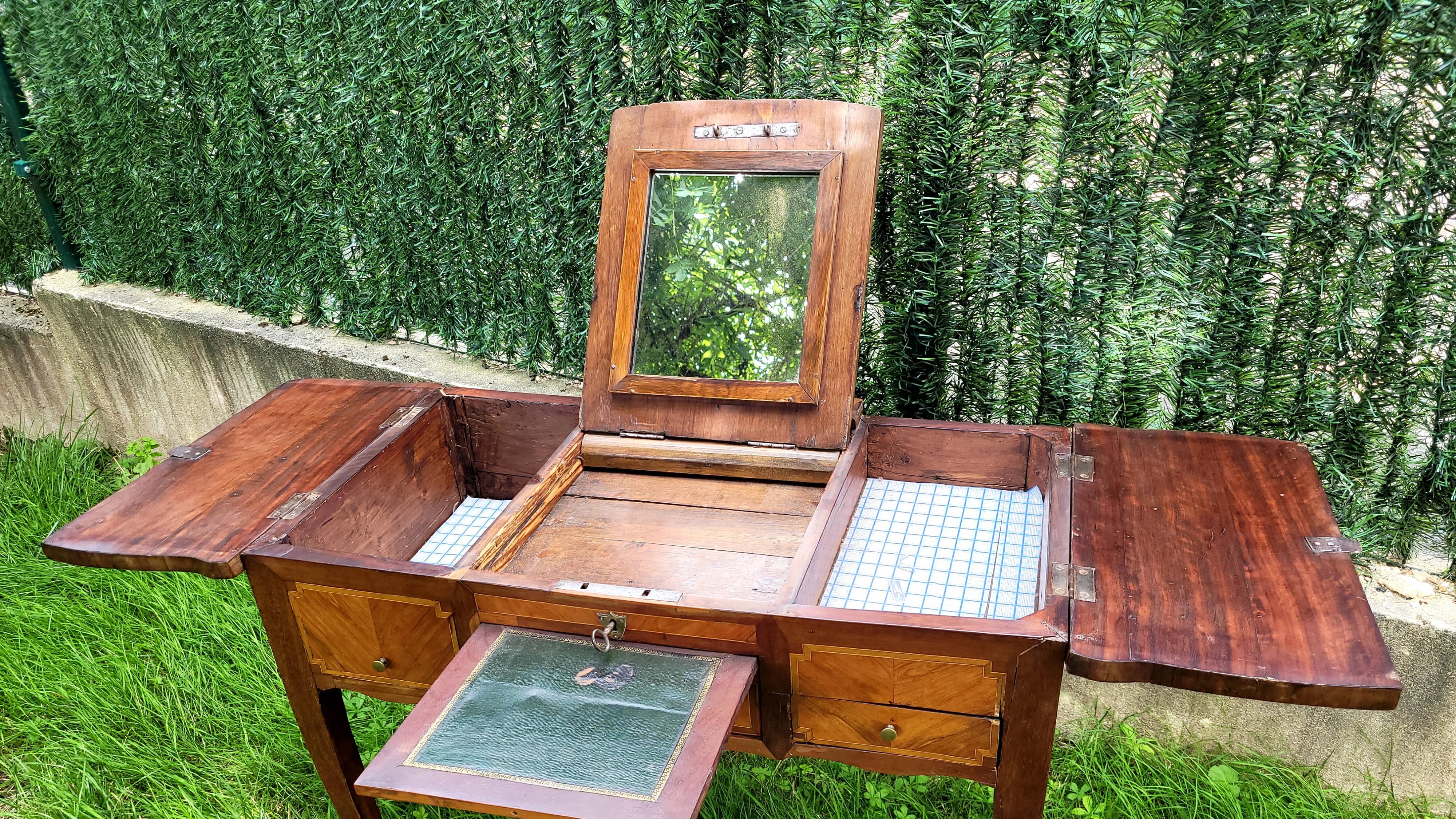 Coiffeuse d'époque louis xv en bois de plaquage