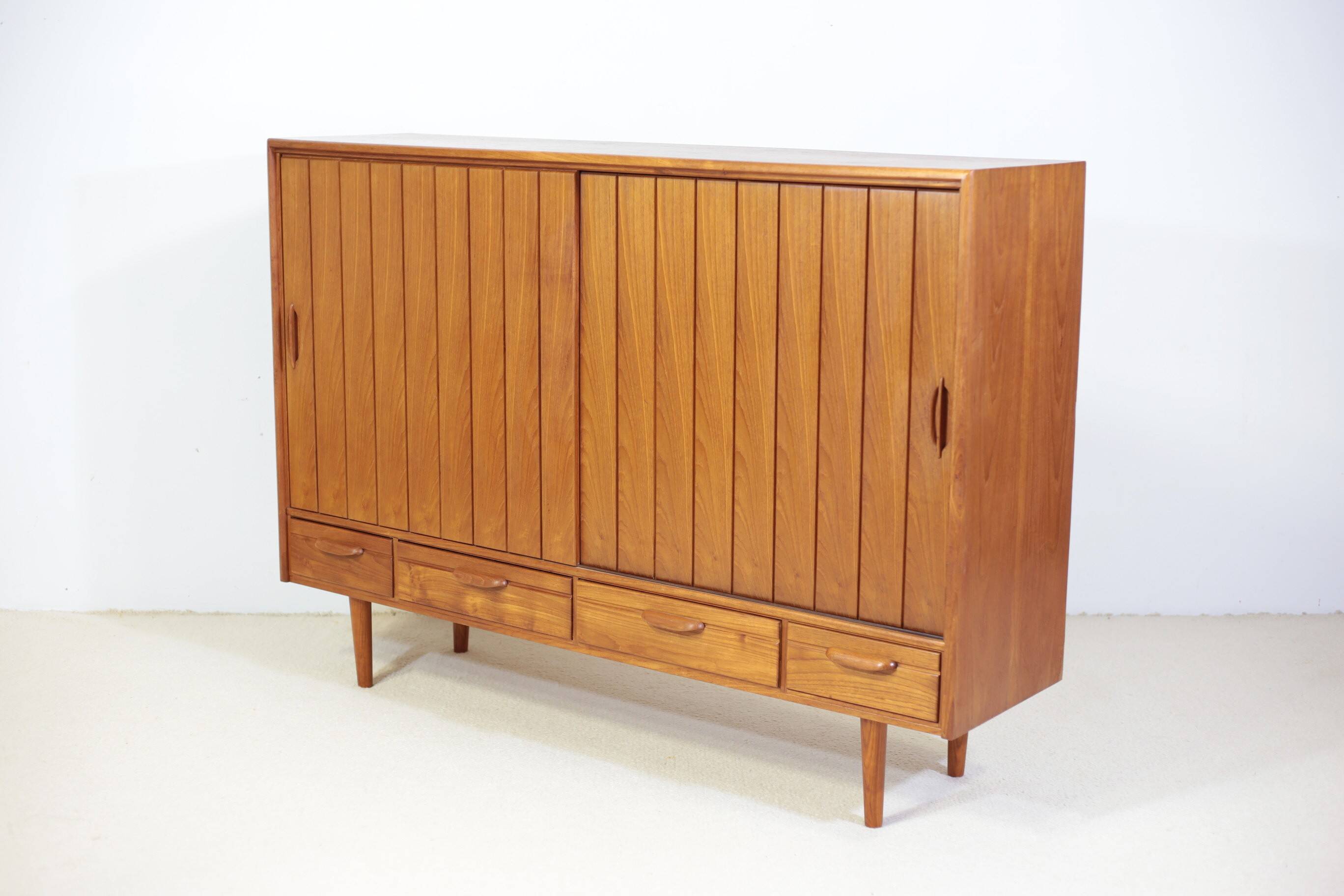High teak enfilade