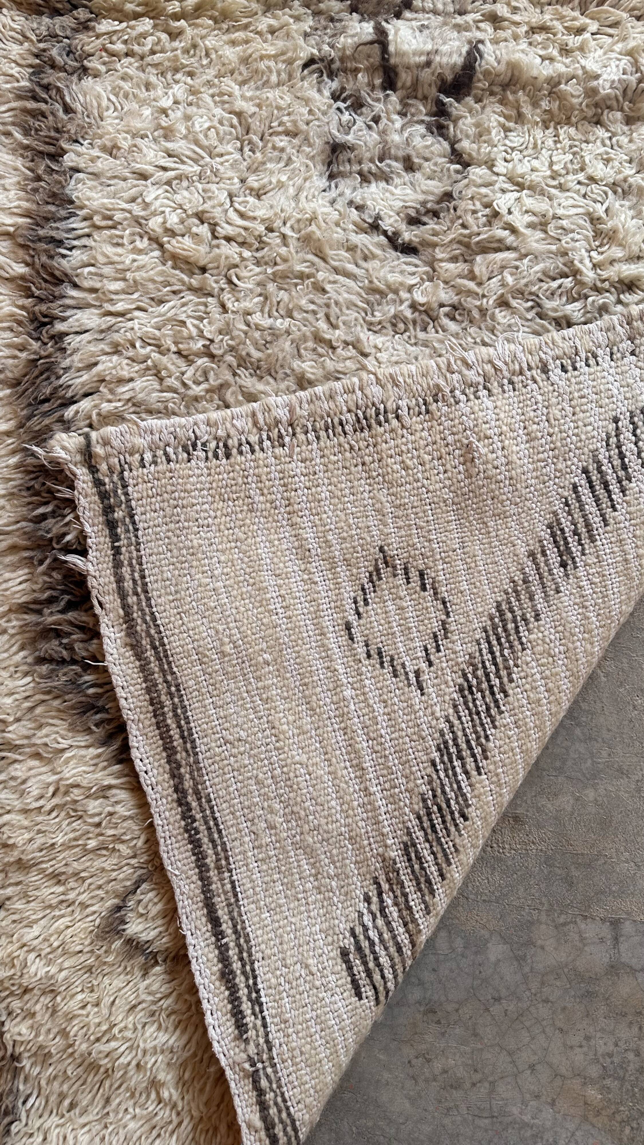 Azilal beige Berber rug - 191 x 79 cm