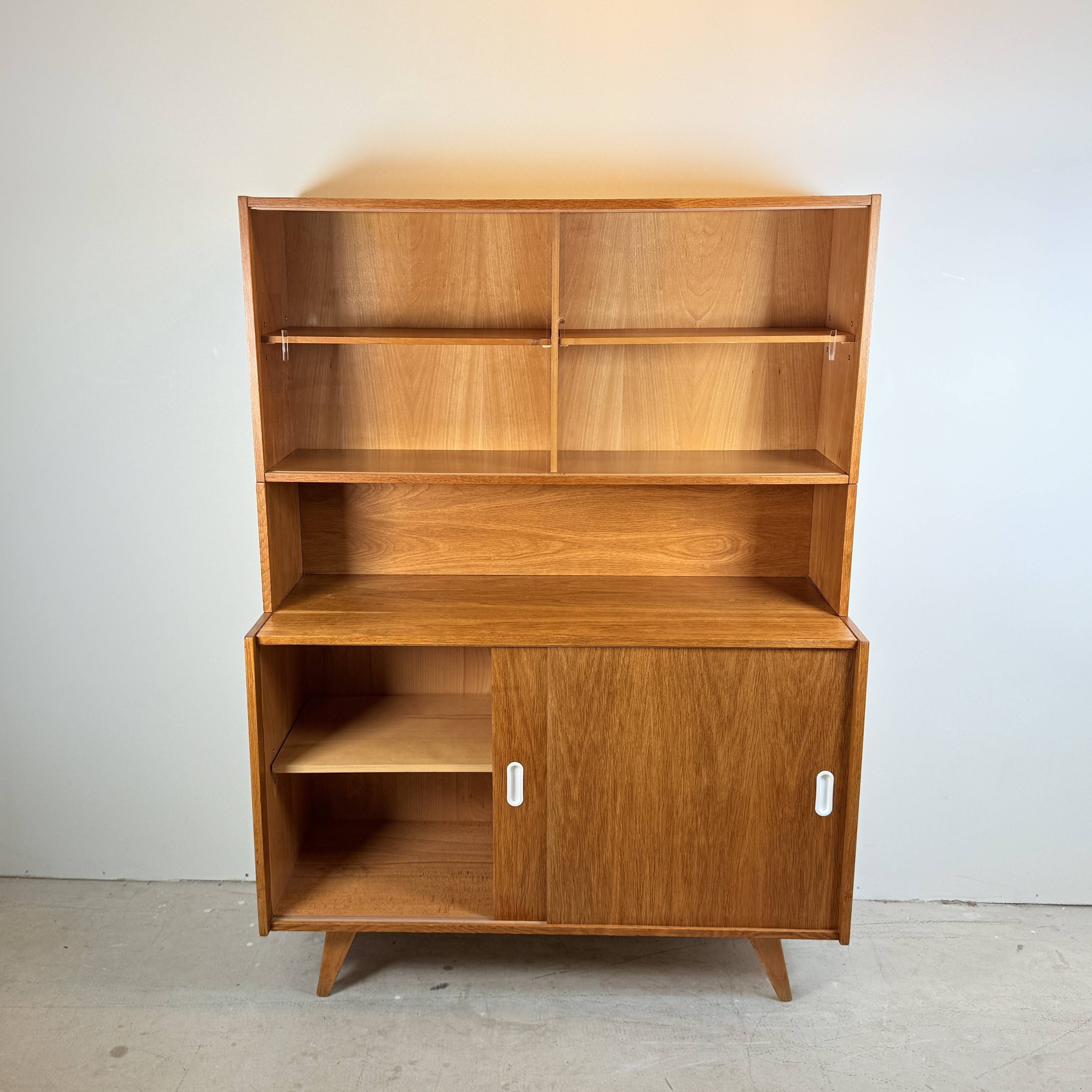 Modular Highboard U452, Jiroutek