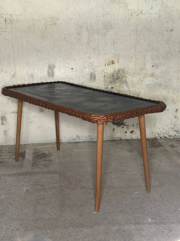 Table basse en bois et osier