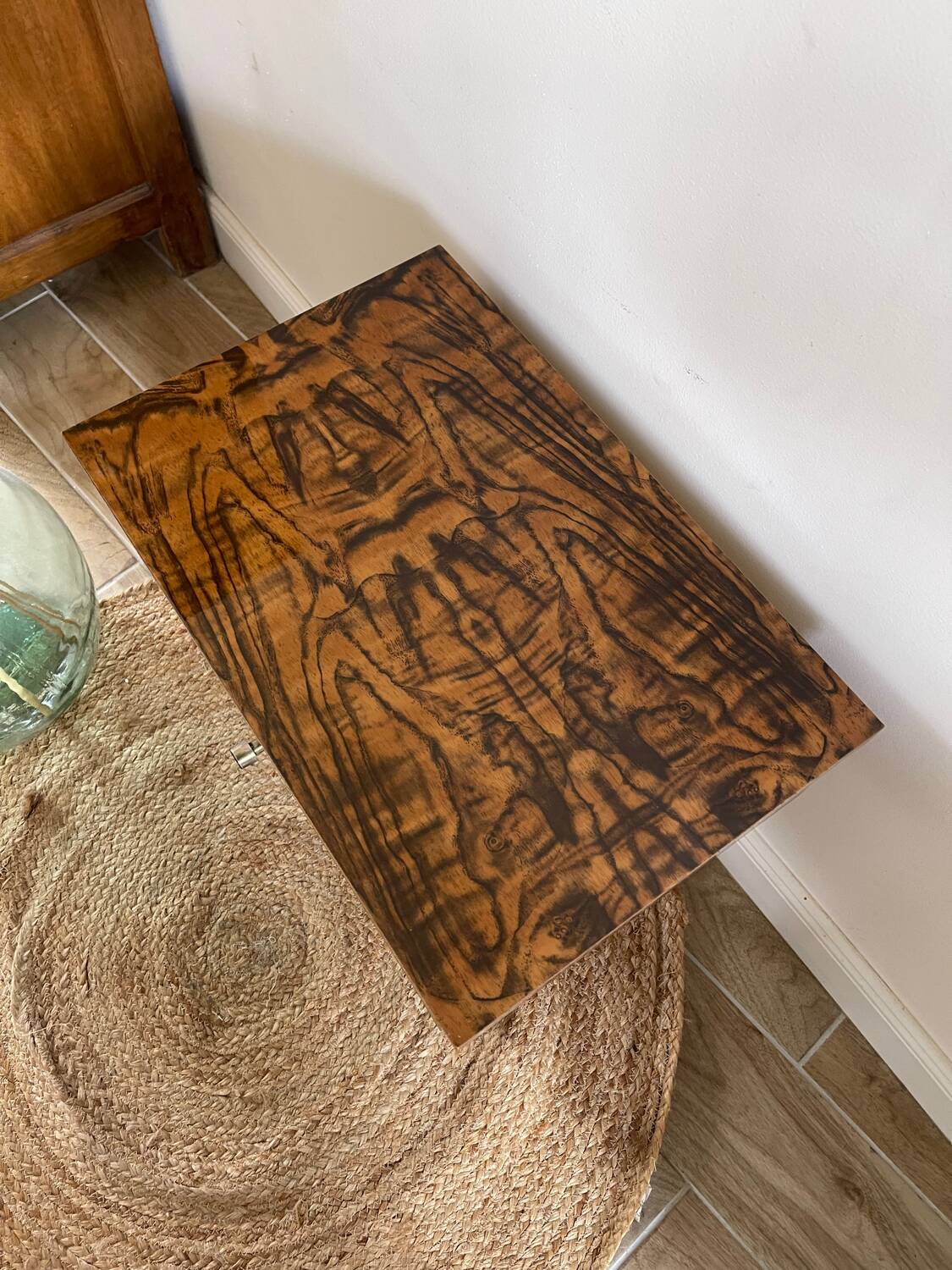 Table de chevet laquée