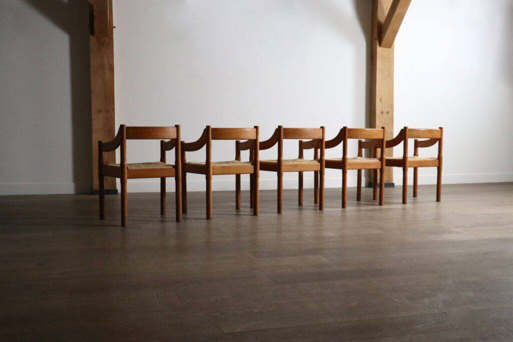 5 chaises Carimate par Vico Magistretti, Italie 1960