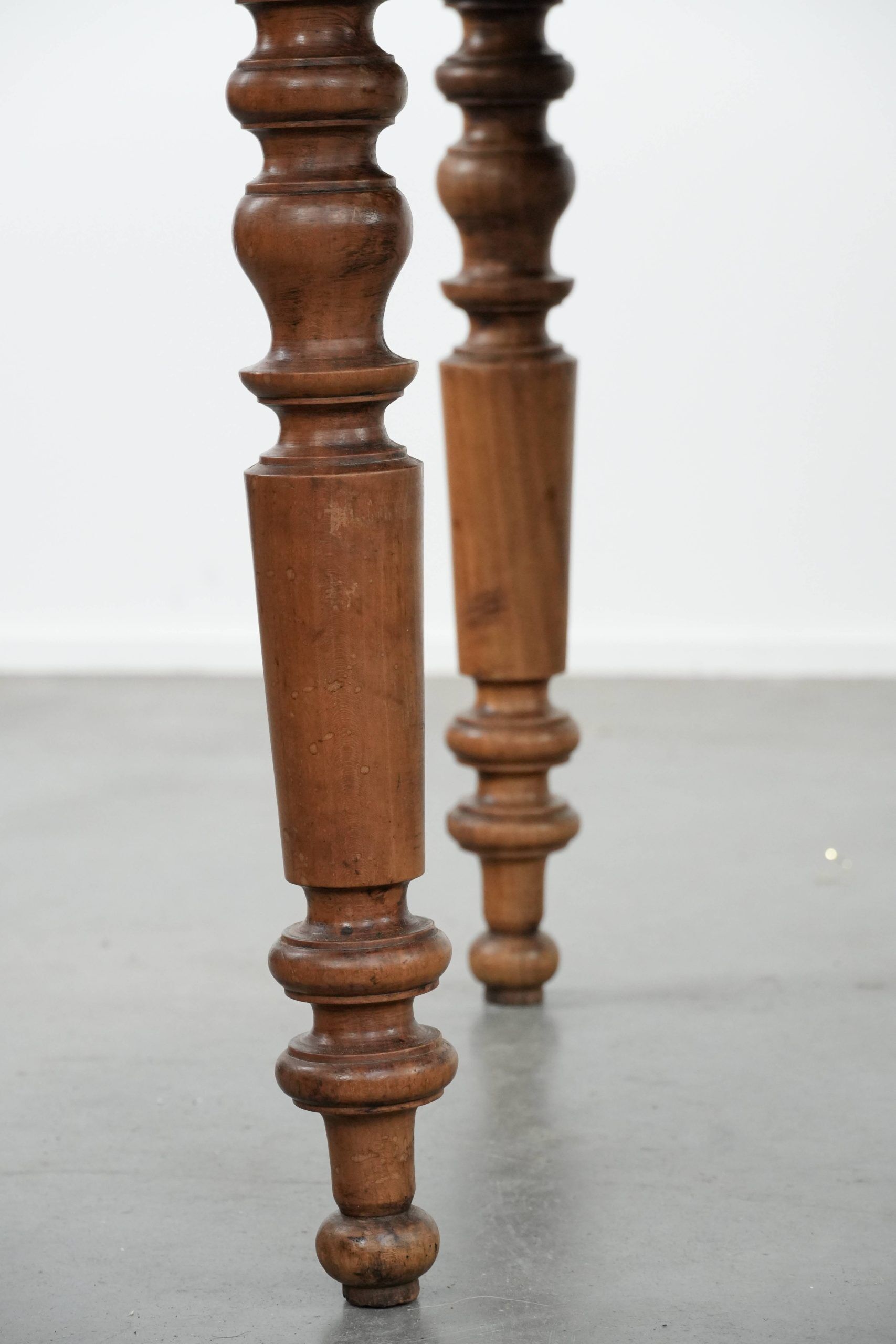 Antique English drop-leaf dining table made of walnut with elegant legs