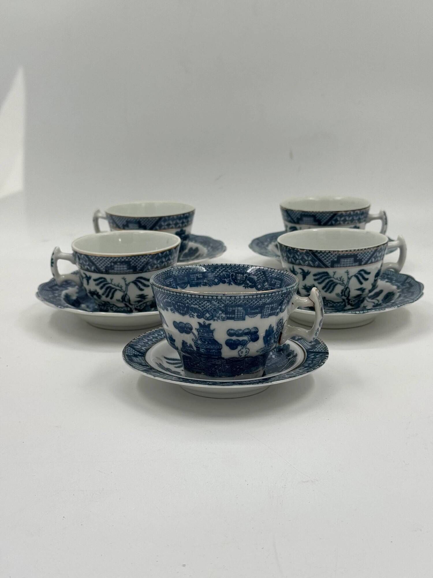 Set of 5 vintage porcelain cups and saucers with Blue Willow pattern.