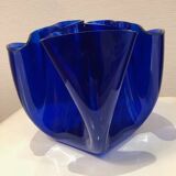 Vase bleu modèle "mouchoir" vintage