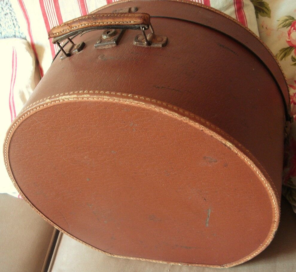 Hat box brown