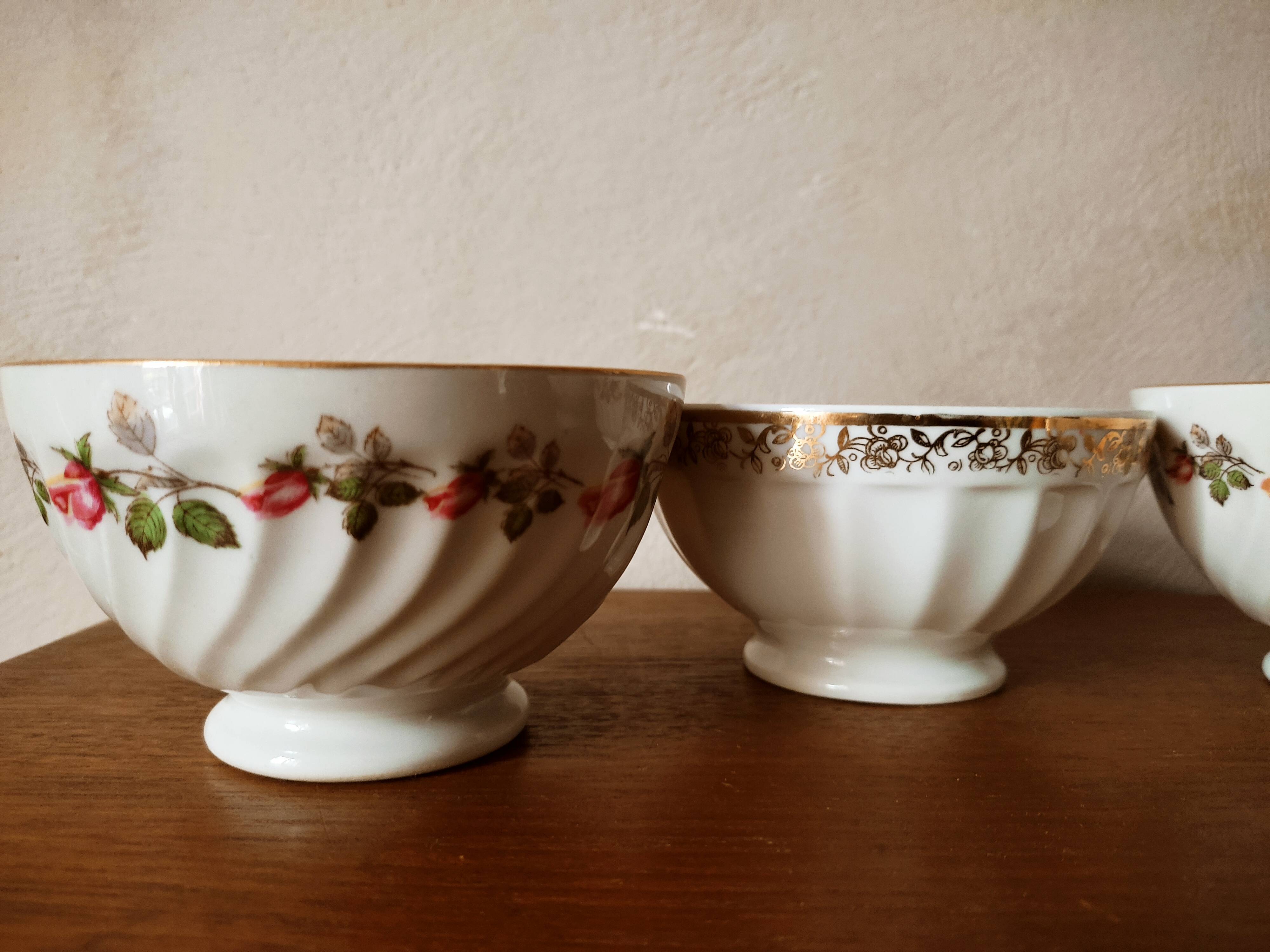 Set of 12 mismatched porcelain bowls
