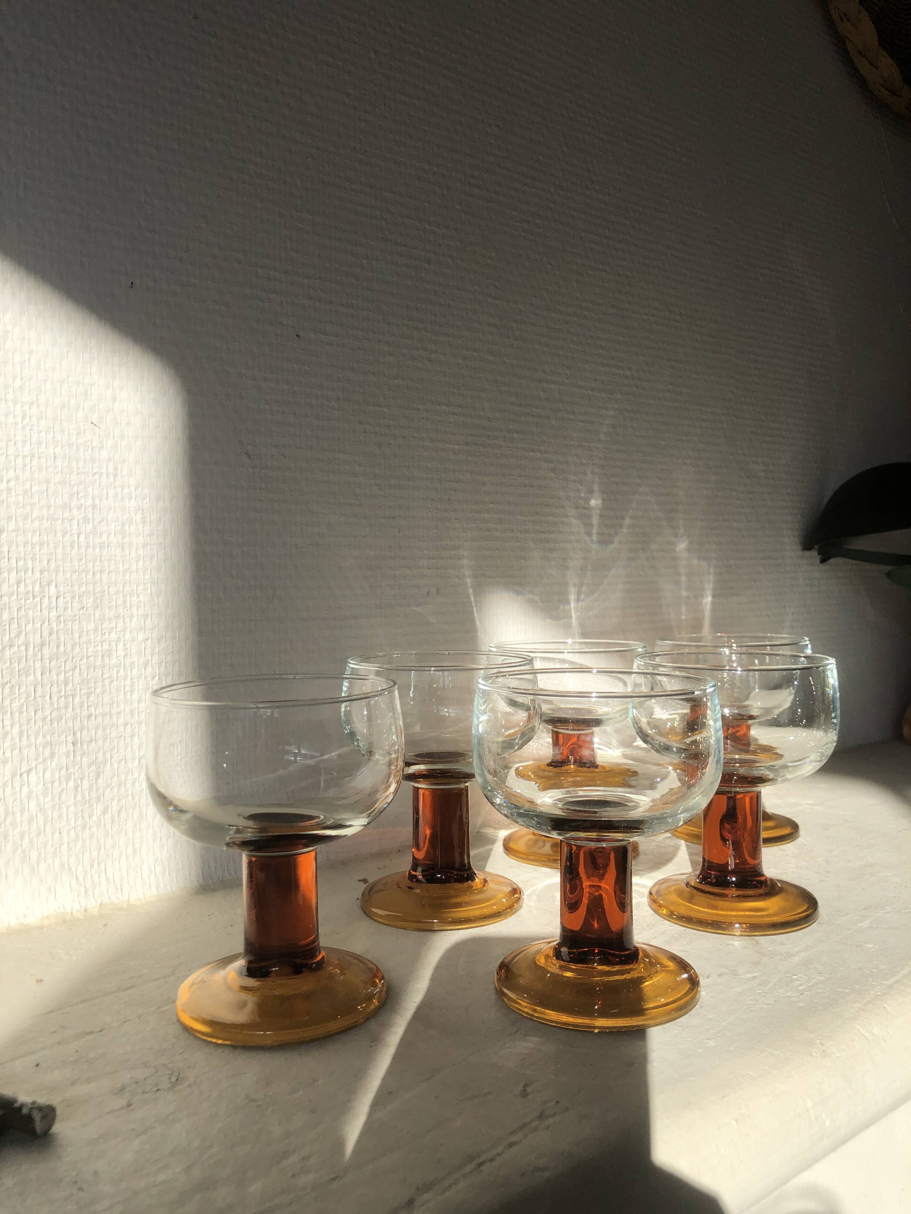 Lot of 9 glasses/cups from the 70s with amber feet