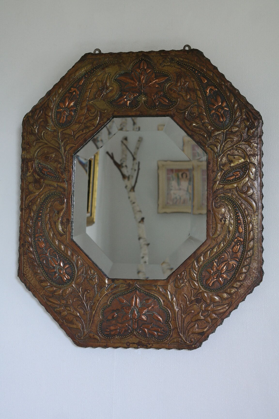 Antique bevelled artisanal mirror in repoussé copper - 54x45cm