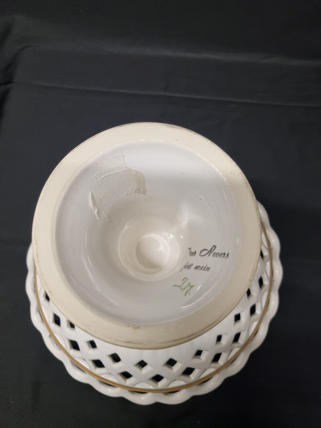 Nevers pedestal bowl