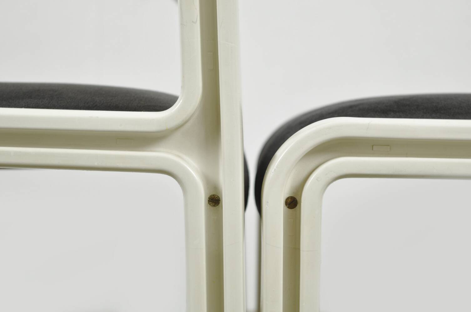 🟡 PASTOE plastic dining table chairs, Pierre Mennen, 70s Netherlands