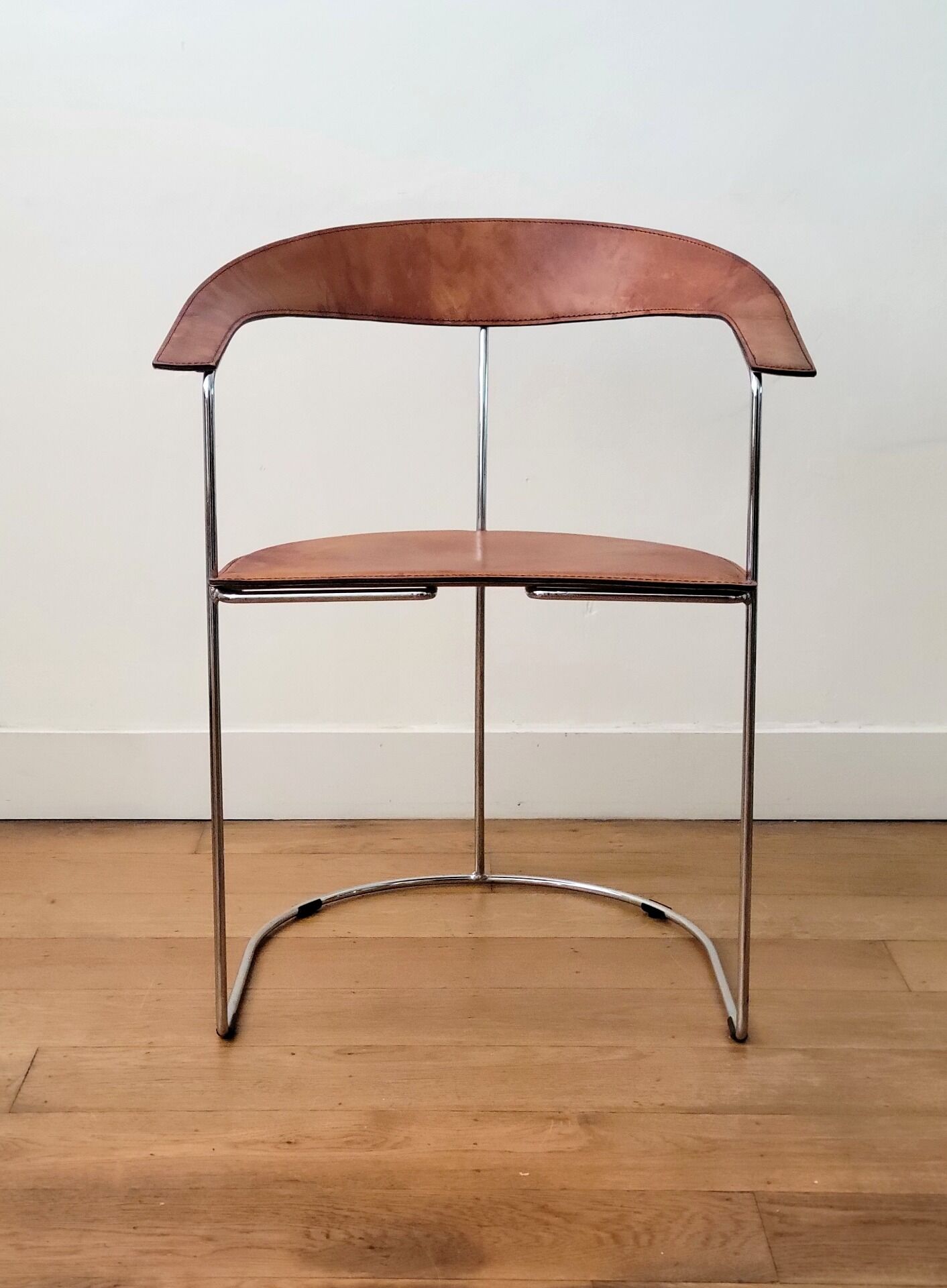 Chaise Arrben Ursula postmoderne en cuir cognac et chrome