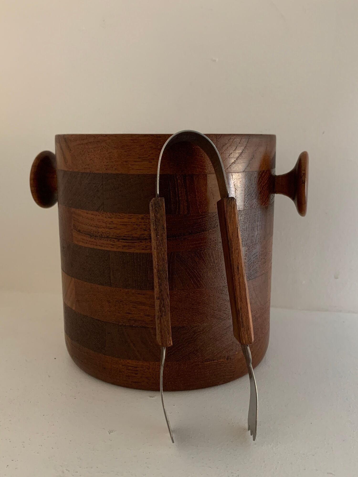 Scandinavian ice bucket in MCM Denmark teak and its ice claws