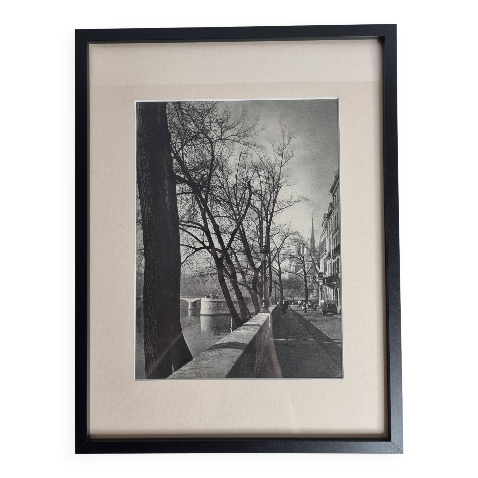 Rémy Duval – Quai parisien, photoengraving from 1946 – Framed under glass 32 x 42 cm