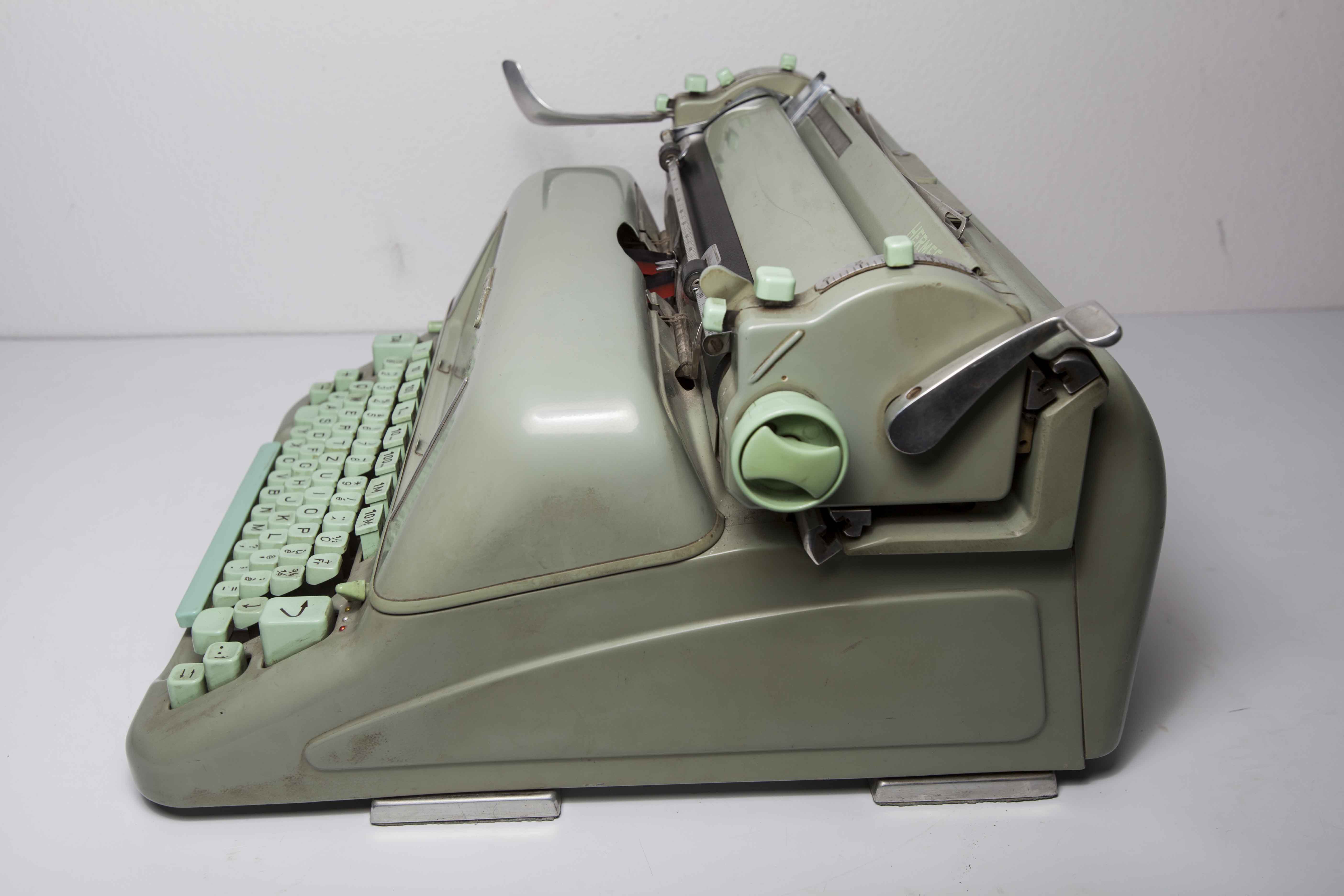 Typewriter Hermès Ambassador green 1962
