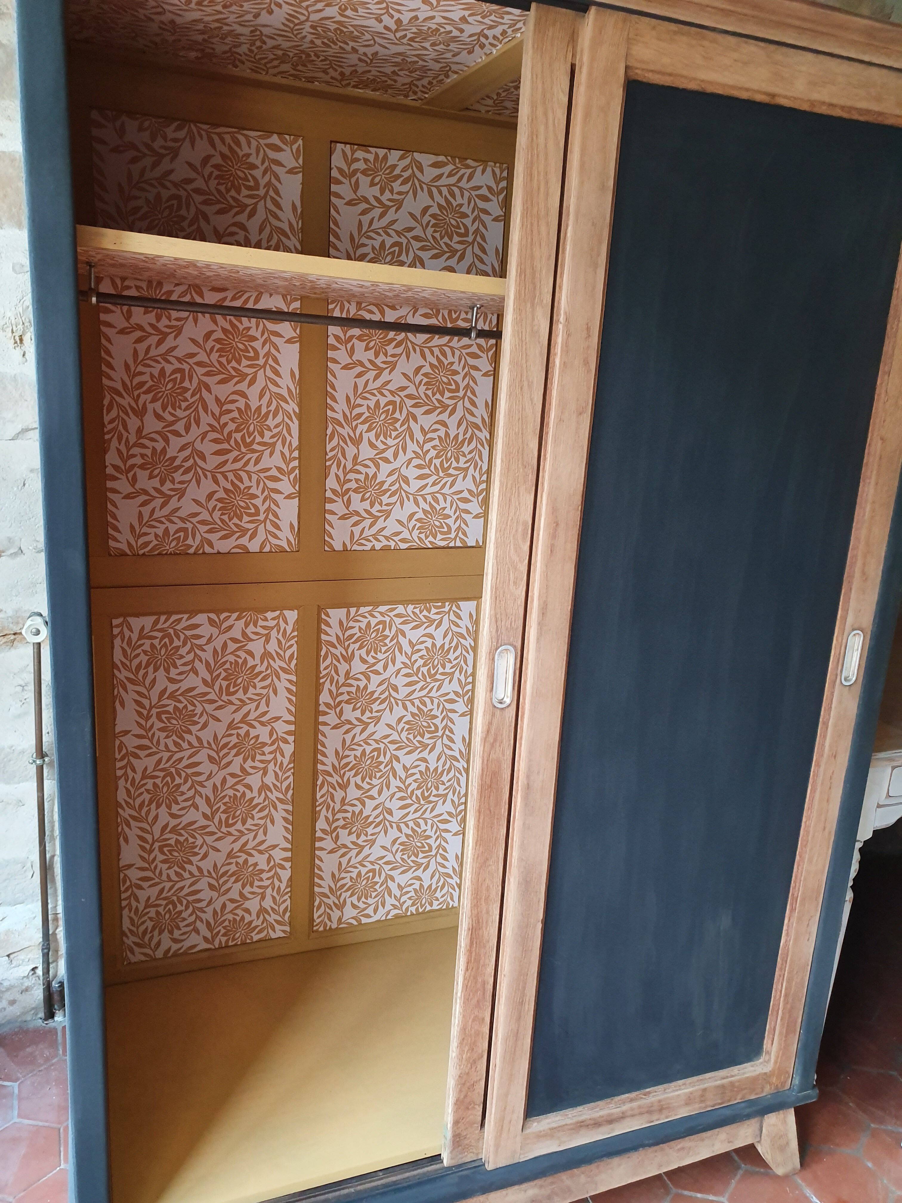 Armoire vintage