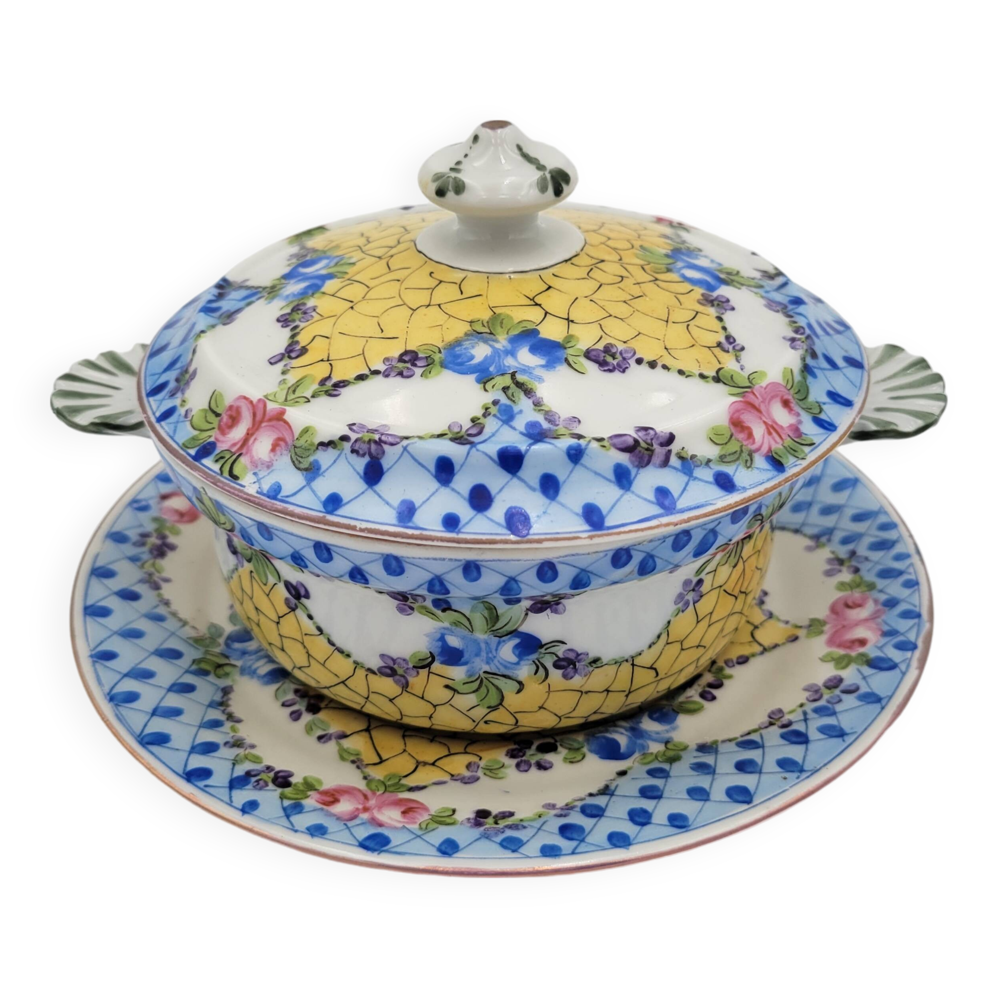 Bouillon and its porcelain display
