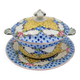 Bouillon and its porcelain display