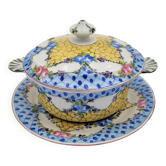 Bouillon and its porcelain display