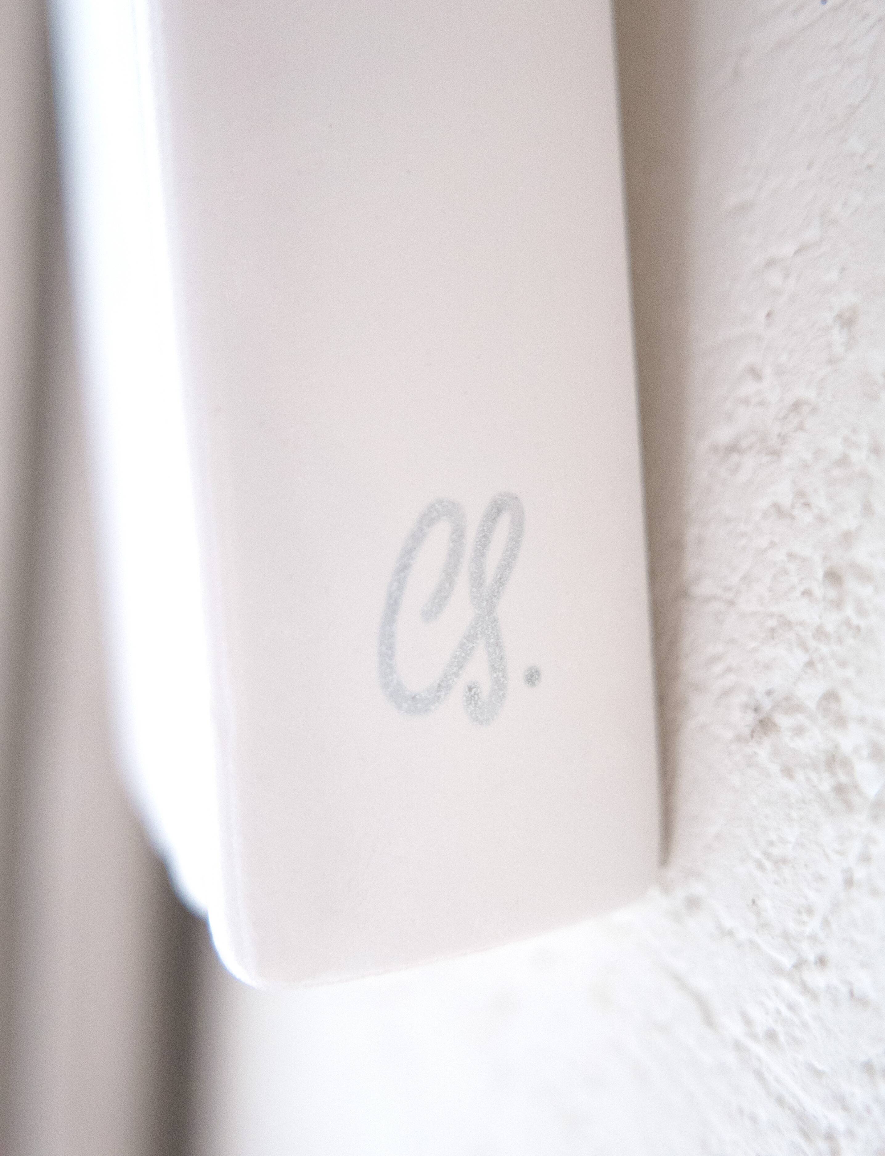 "V" - Wall-mounted vase - Signed piece