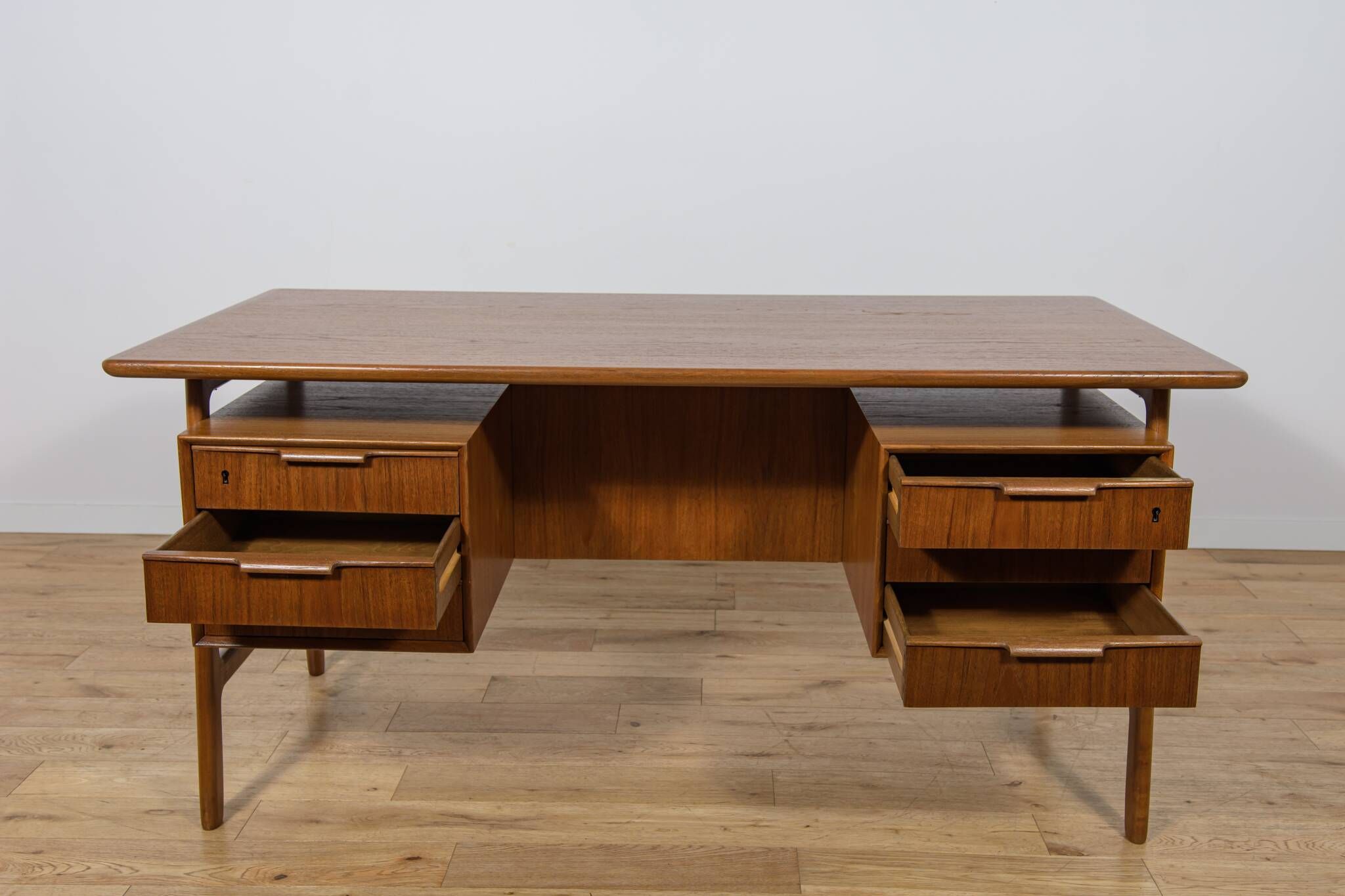 Bureau indépendant en teck modèle 75 de Omann Jun, Danemark, années 1950.