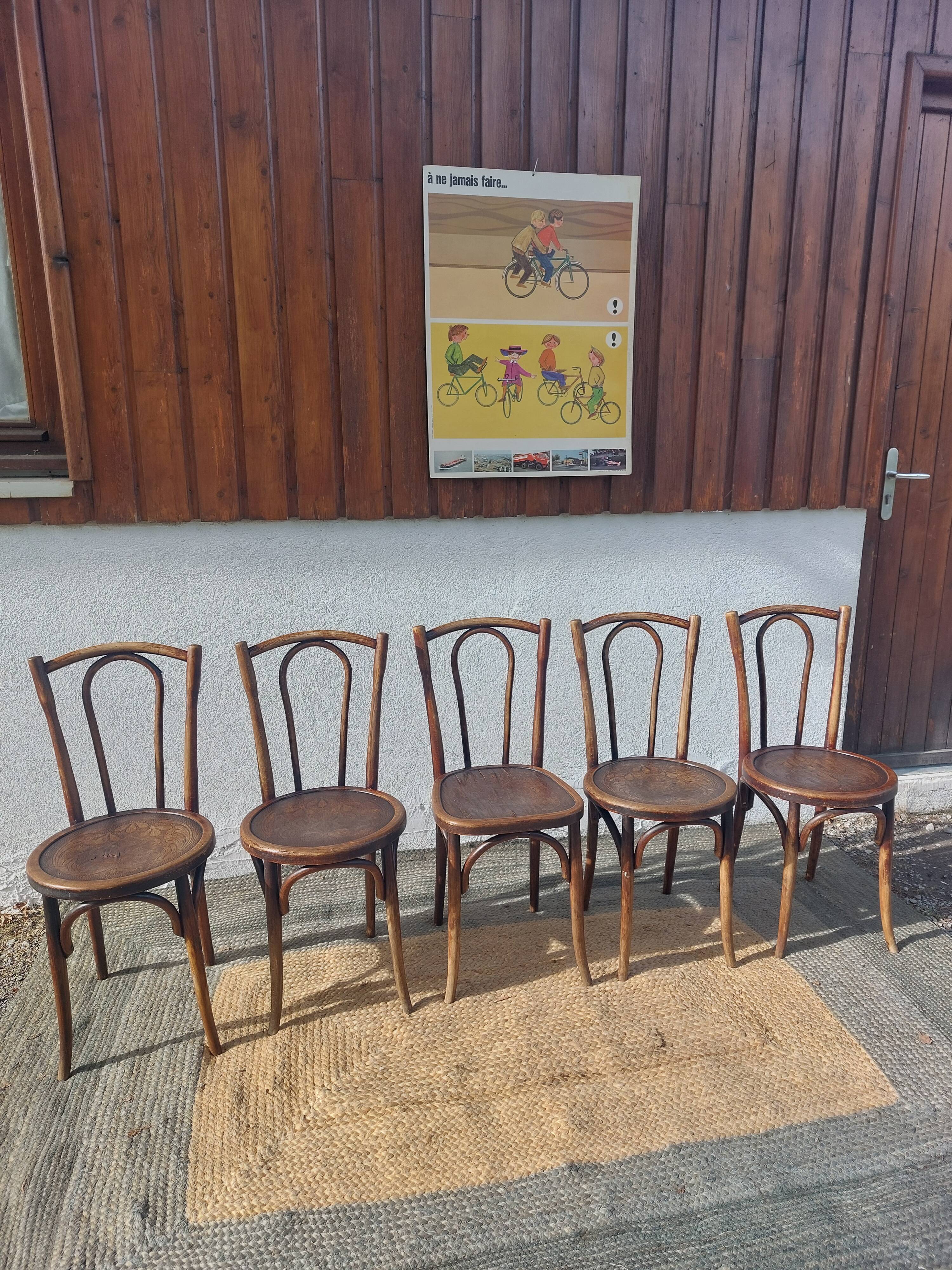 Set of 5 Buchon bistro chairs in curved wood