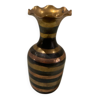 Vase métallique