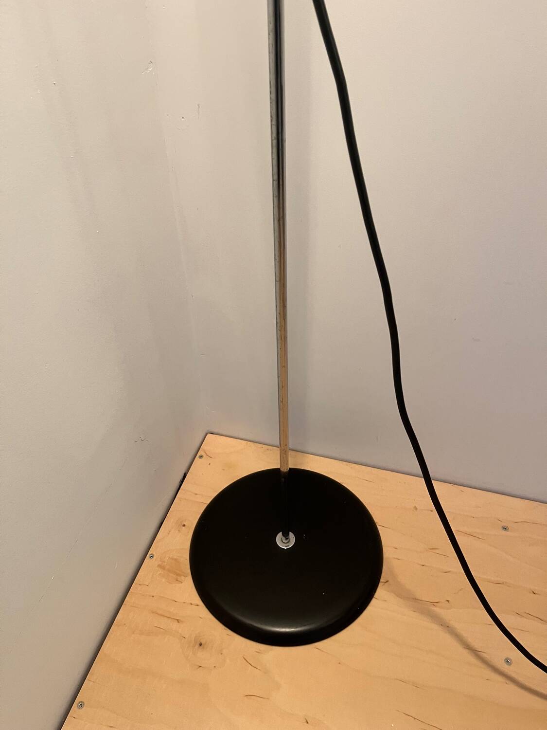 Lampadaire Oluce – DIM – Vico Magistretti – Acier chromé & aluminium –