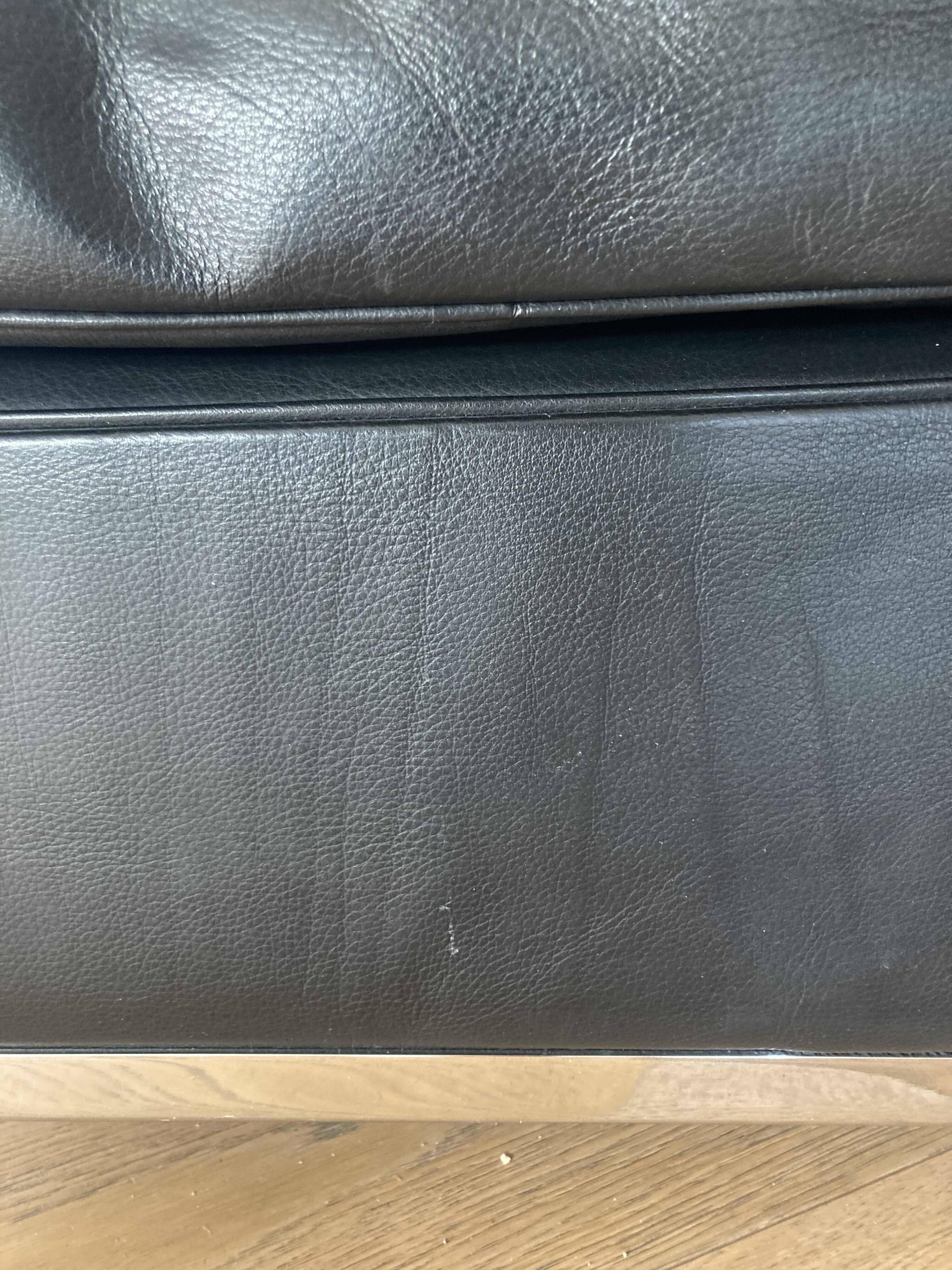 Le Corbusier LC2 armchair in black leather