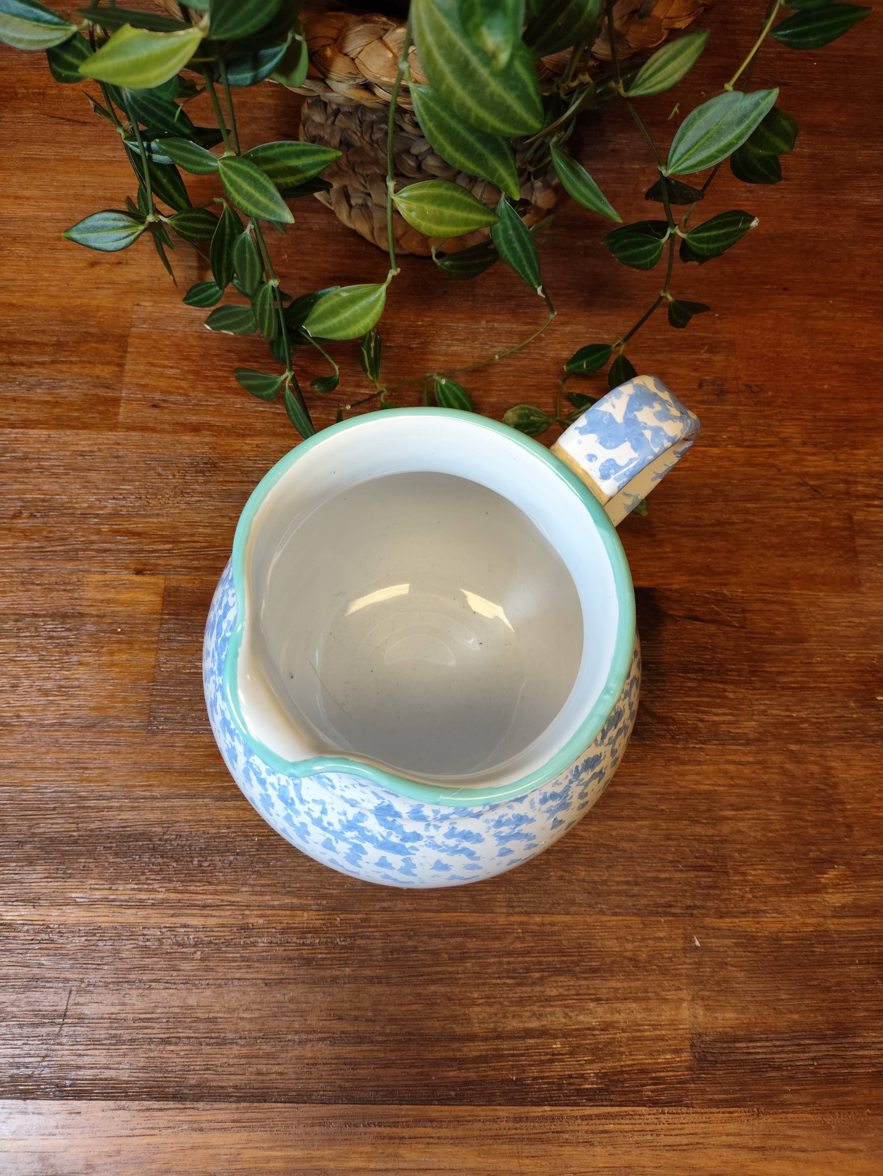 Pichet en Céramique Blanc Tacheté de Bleu