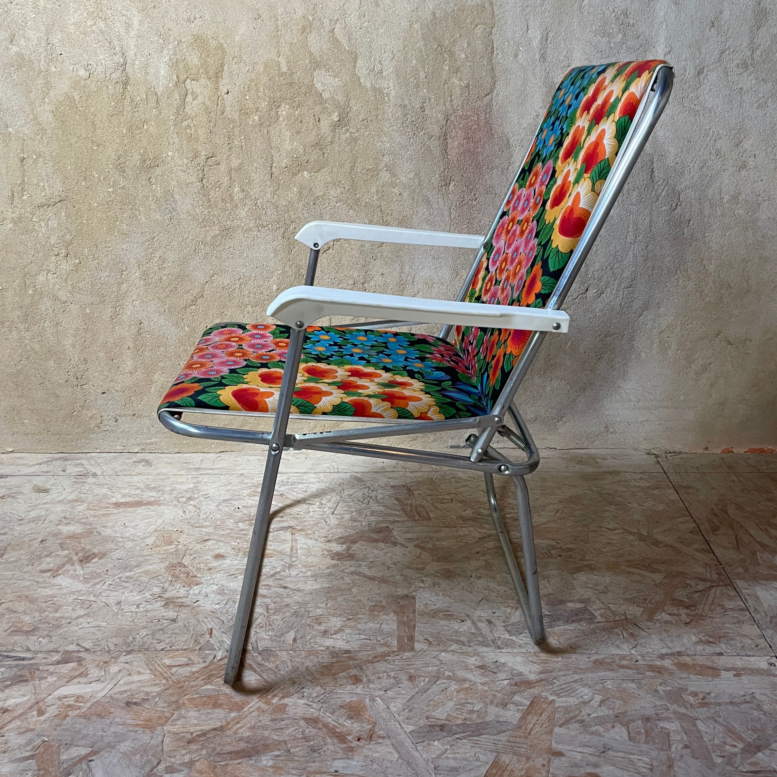 Foldable camping chair, multicolor flower pattern