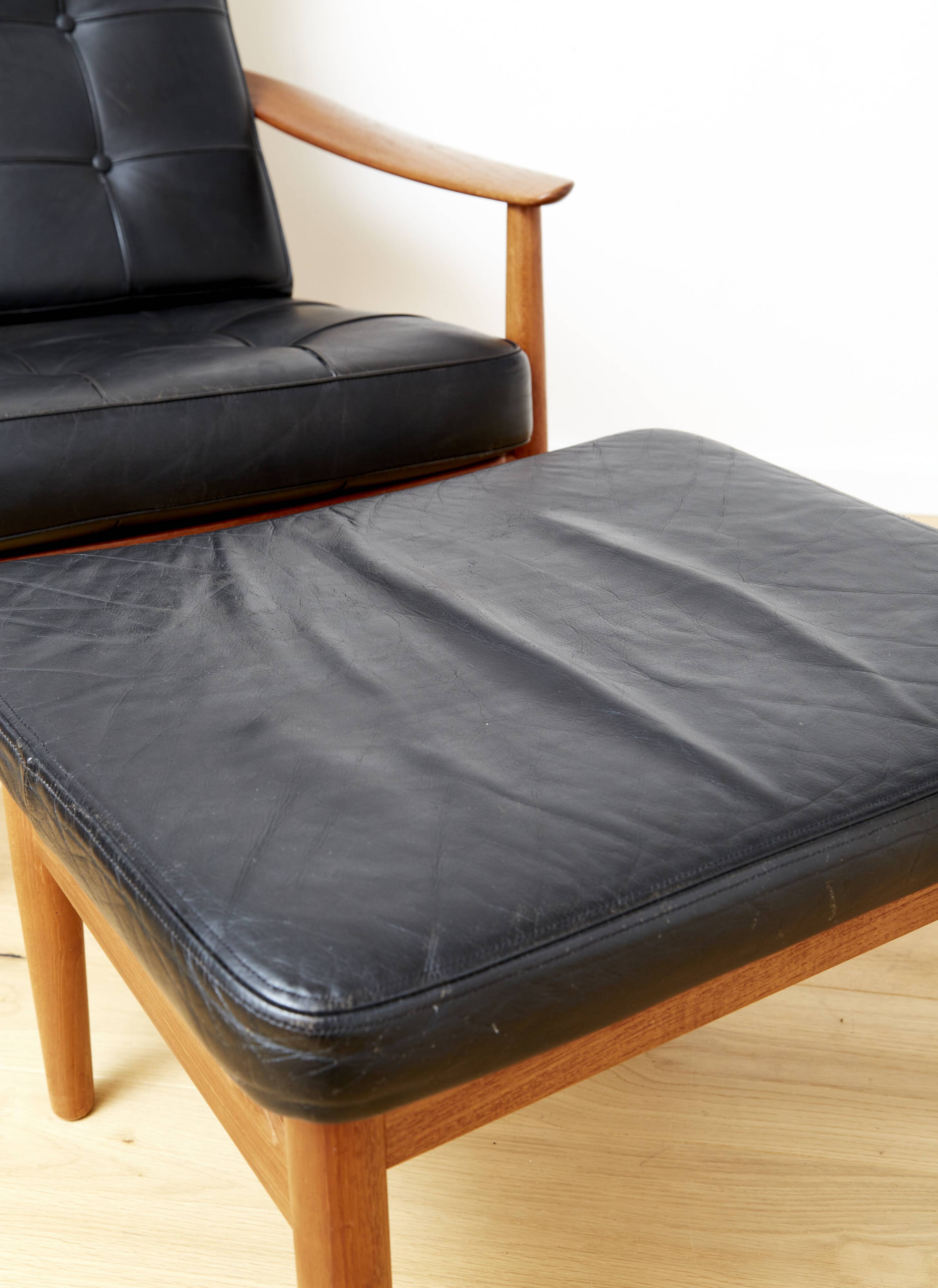 Arne Vodder Lounge Chair & Ottomane FD 164 for France & Søn