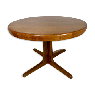 Scandinavian round table in teak 1960