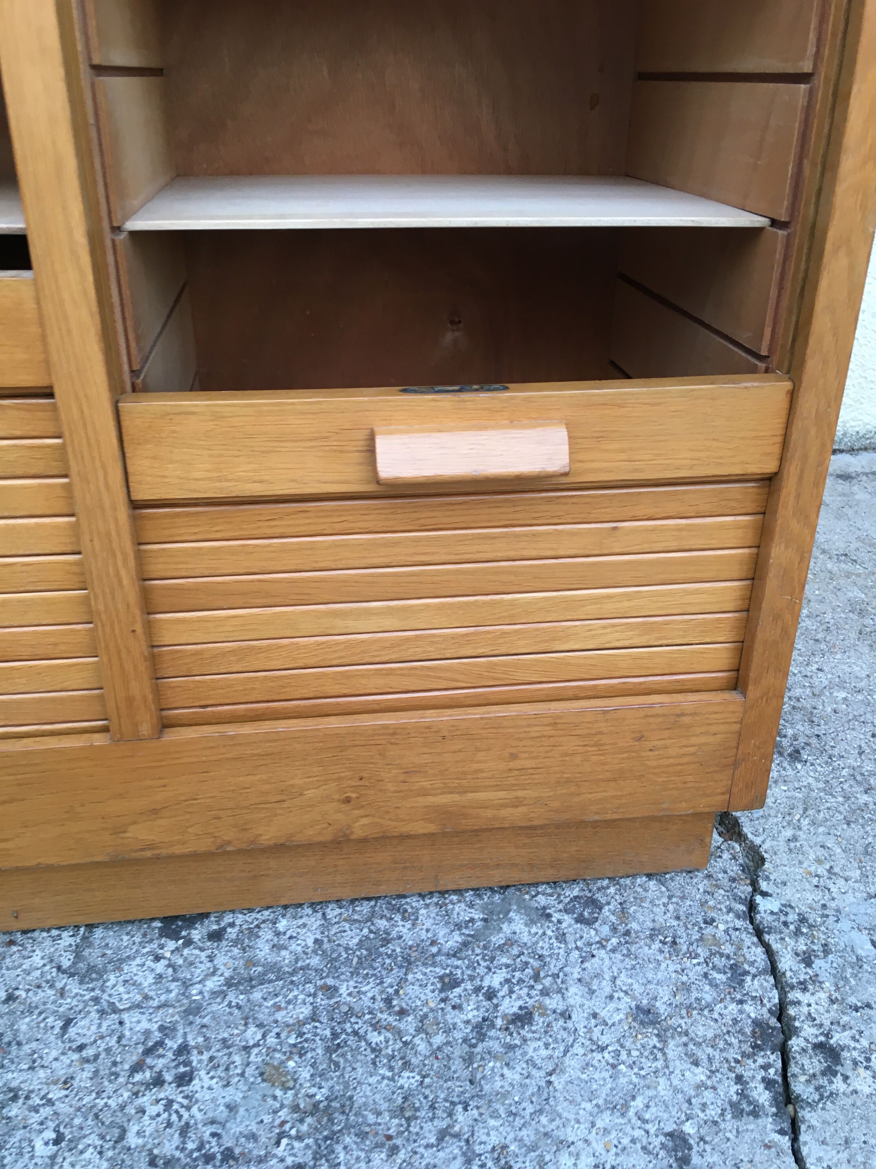 Curtain filing cabinet