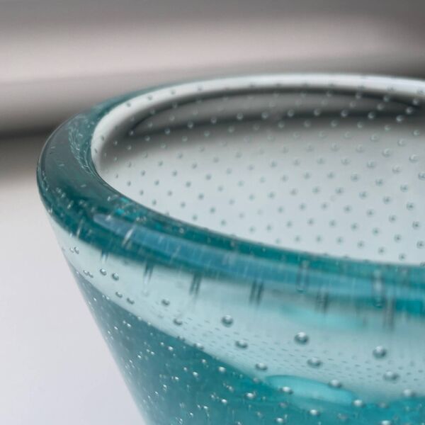 Vase en verre bullé