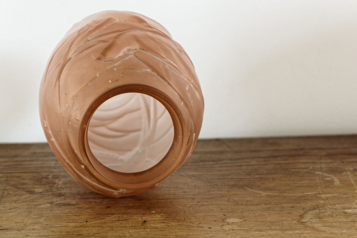 Vase en verre moulé art déco