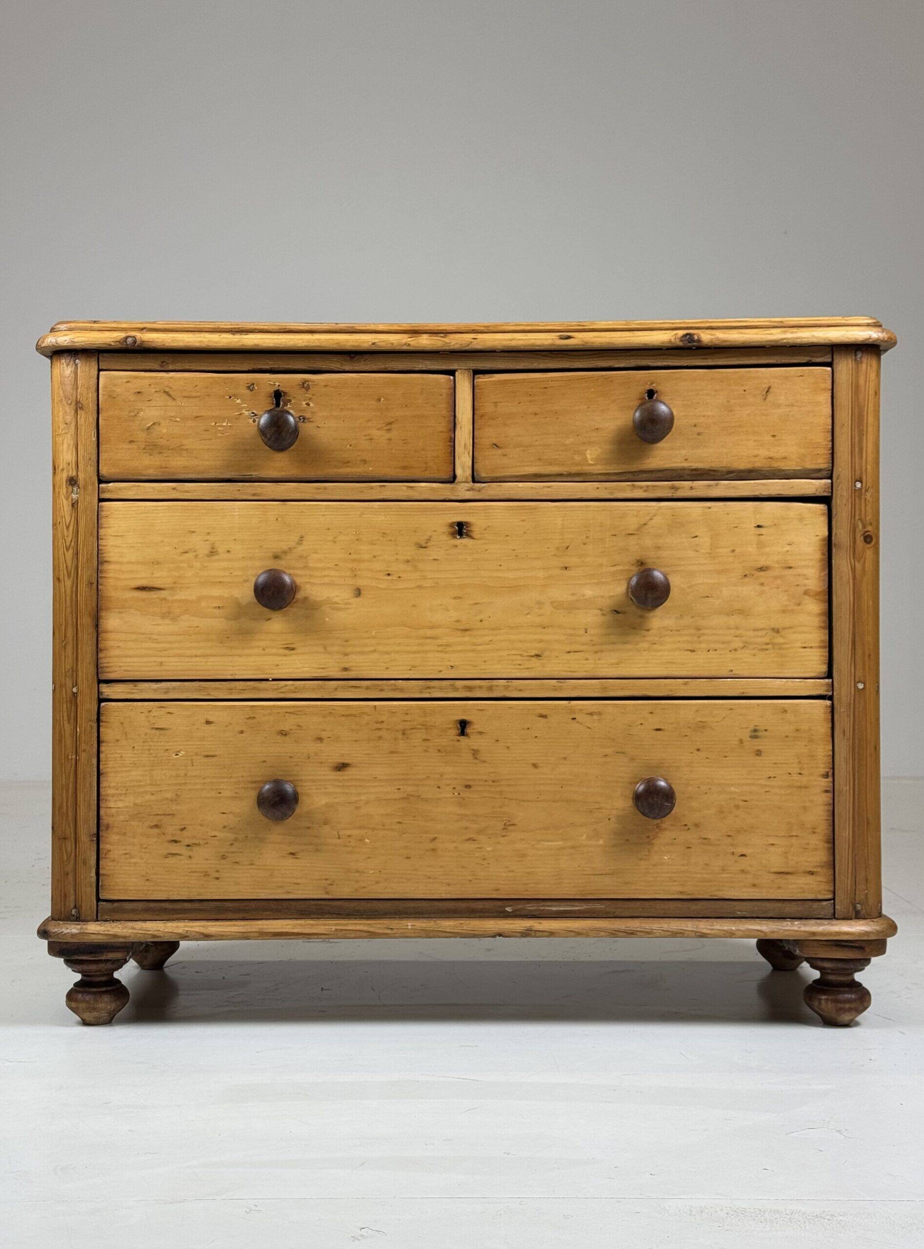 Pine commode English