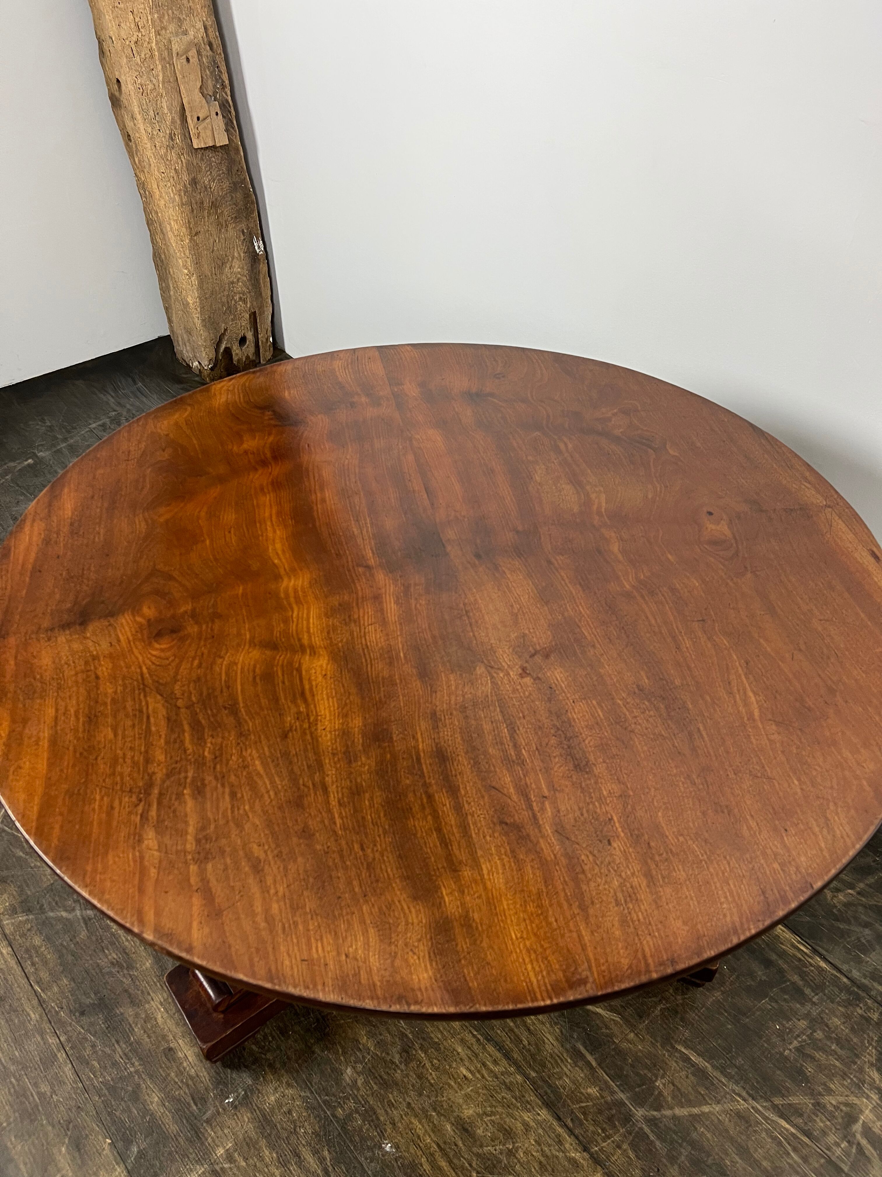 Mahogany center table Biedemeier