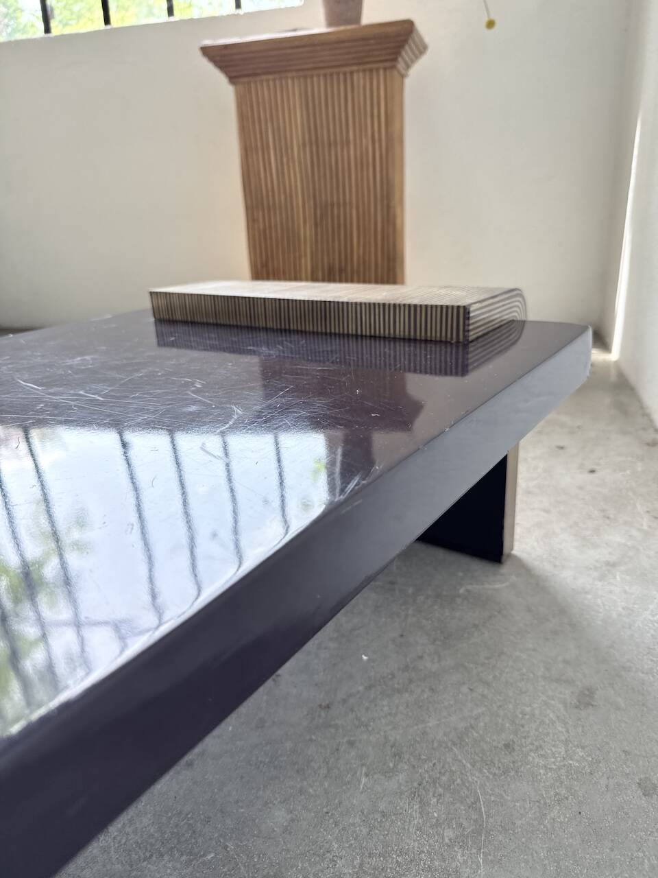 Art Deco coffee table in lacquer and brass