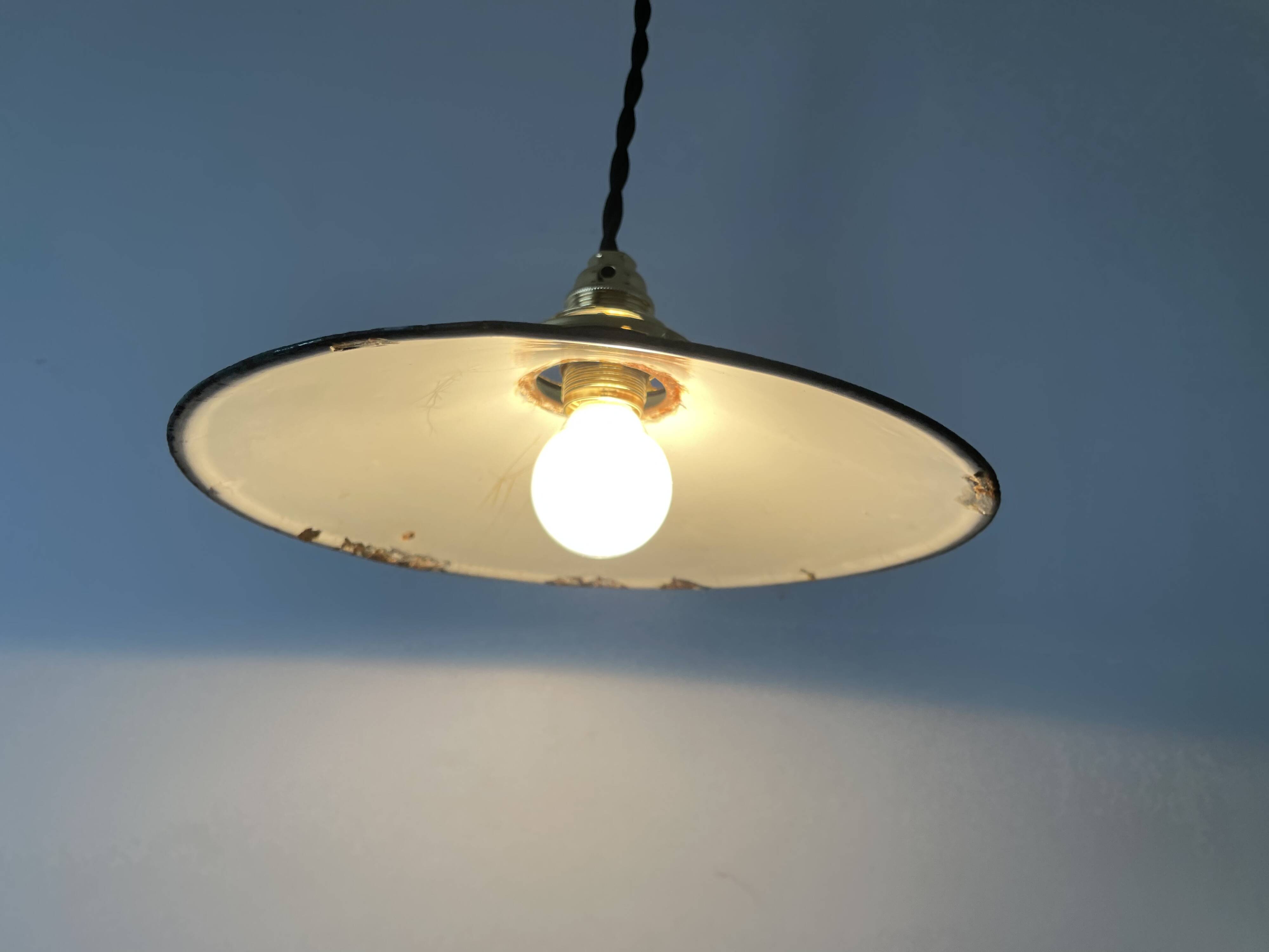 Industrial enameled sheet metal pendant light