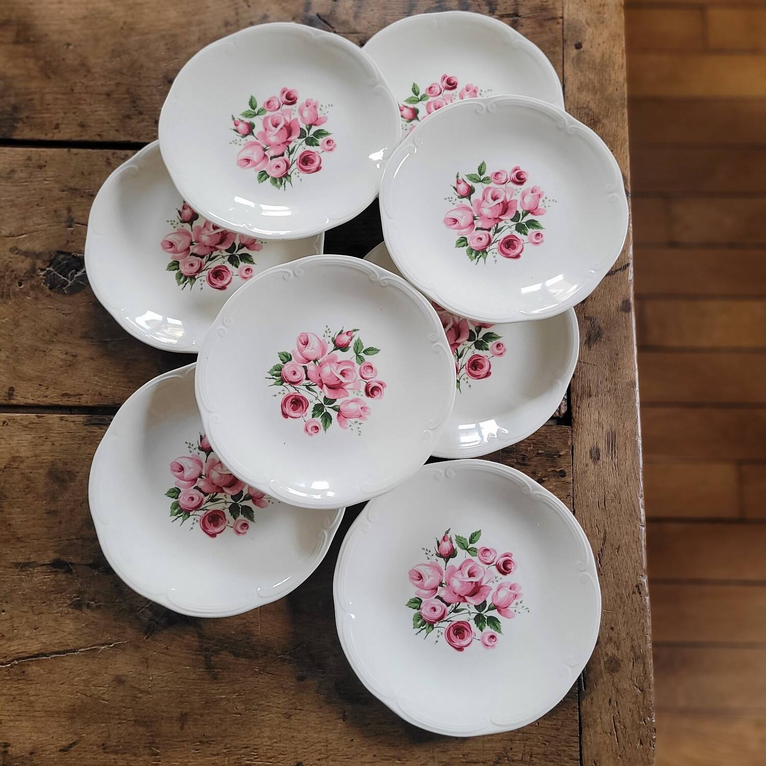 8 Gien dinner plates with rose decoration — 1960s-70s