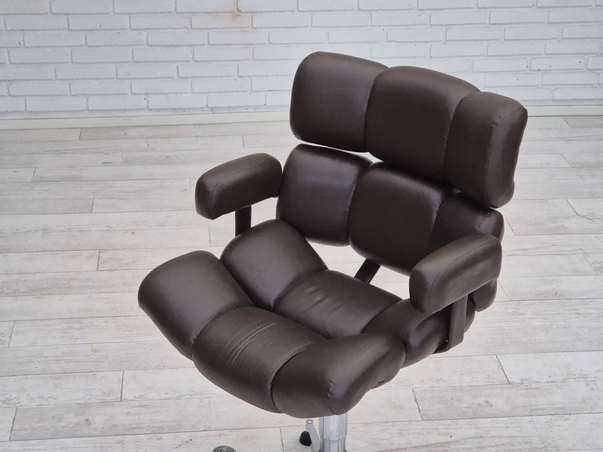 1970s, Scandinavian swivel chair, original condition, artificial leather, chrome steel.